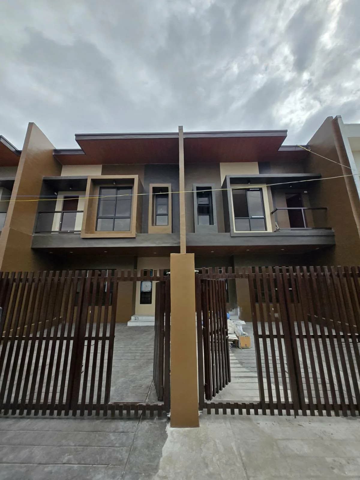 RFO & Pre-Selling – Brand New Elegant House and Lot In Talon 5, Las Piñas City ( No Down Payment Promo )