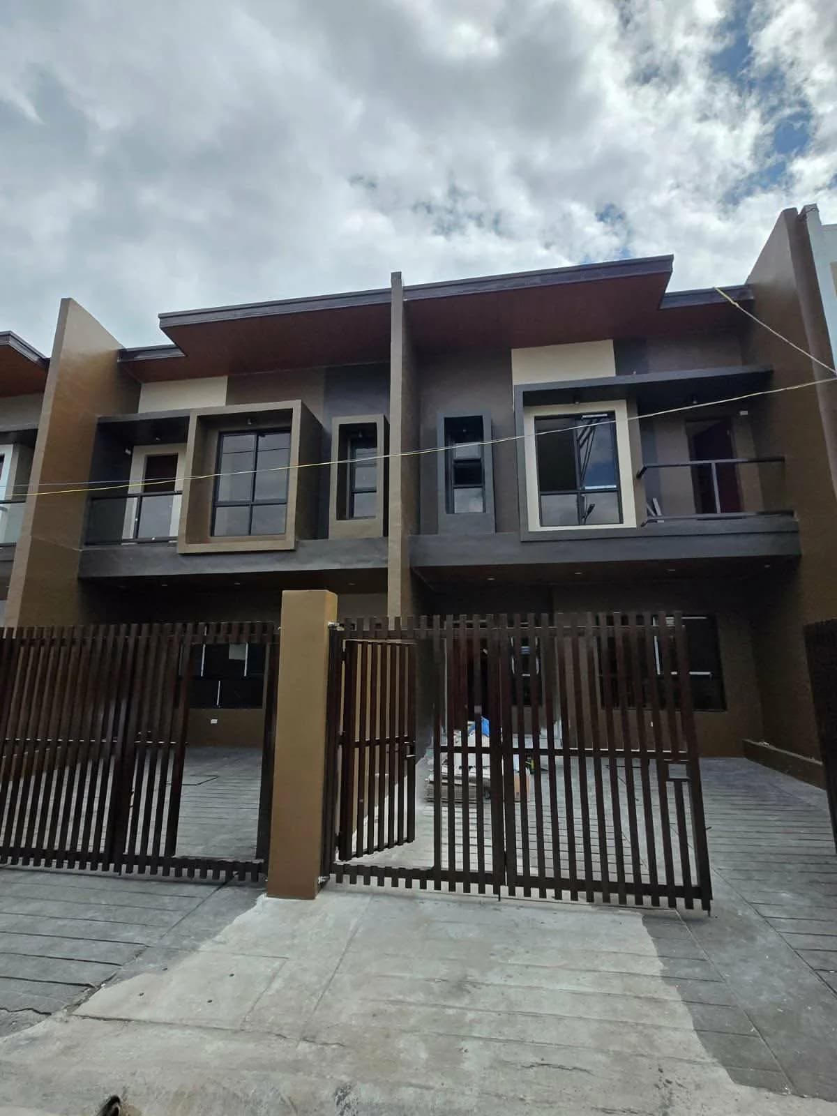 RFO & Pre-Selling – Brand New Elegant House and Lot In Talon 5, Las Piñas City ( No Down Payment Promo )