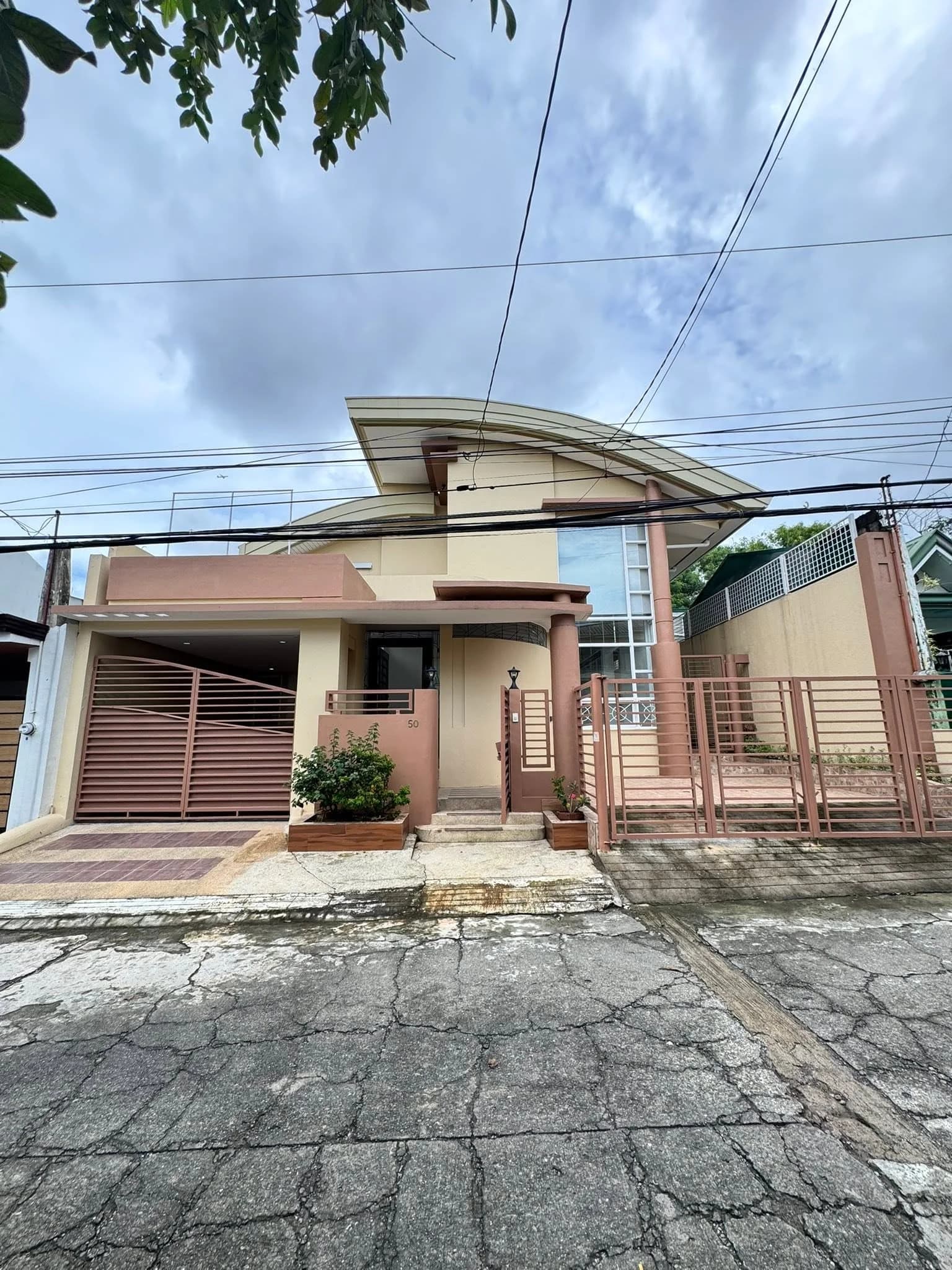 Pre-Owned House & Lot For Sale in Better Living, Parañaque City — Photo 2