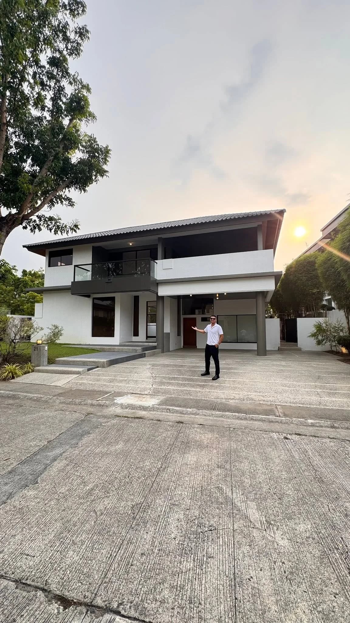 Brand New House For Sale in Ayala Southvale Sonera, Las Piñas City — Photo 3