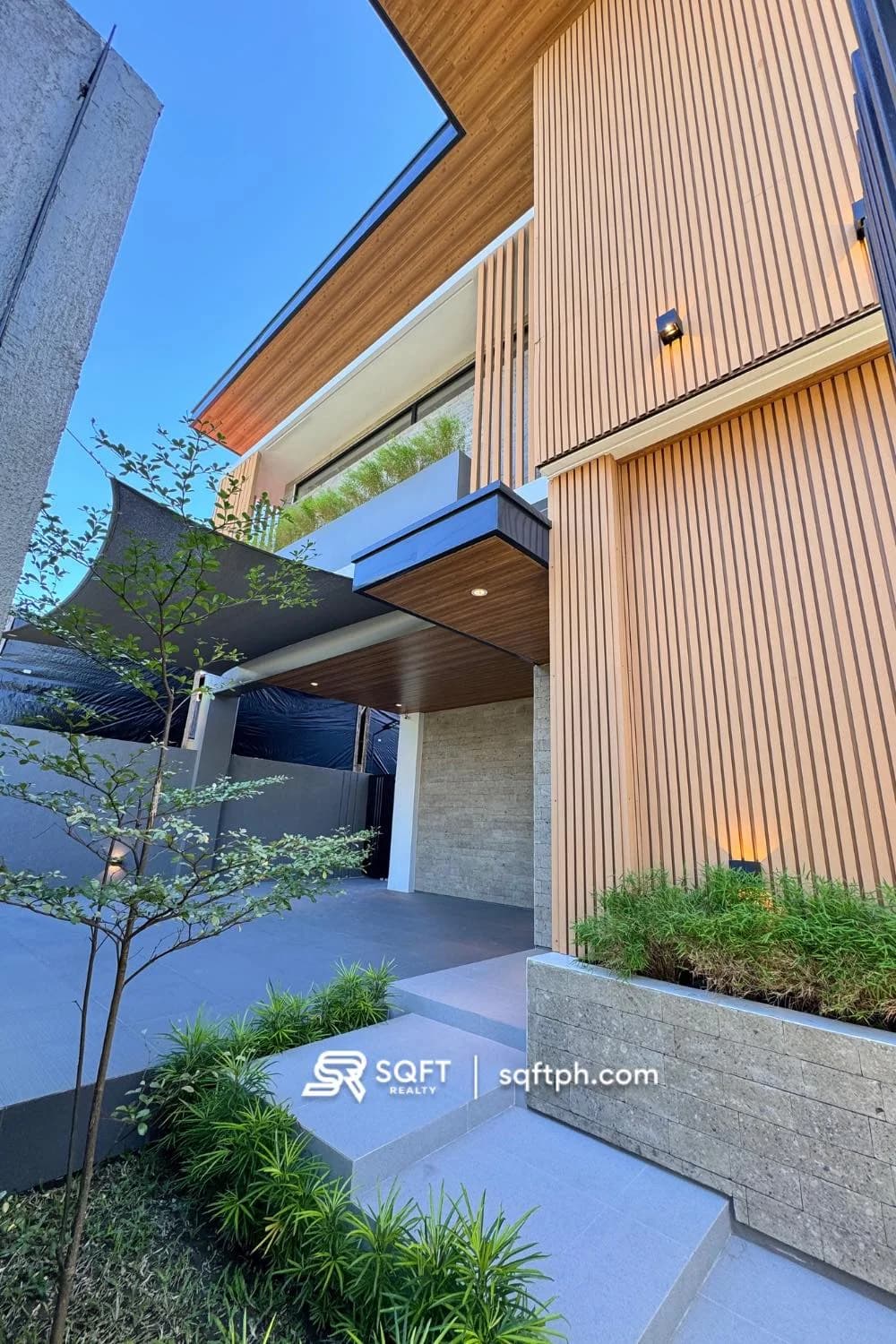 Newly Built Modern U-Shaped 5BR Single Detached House and Lot for Sale in BF Resort Village, Las Piñas City