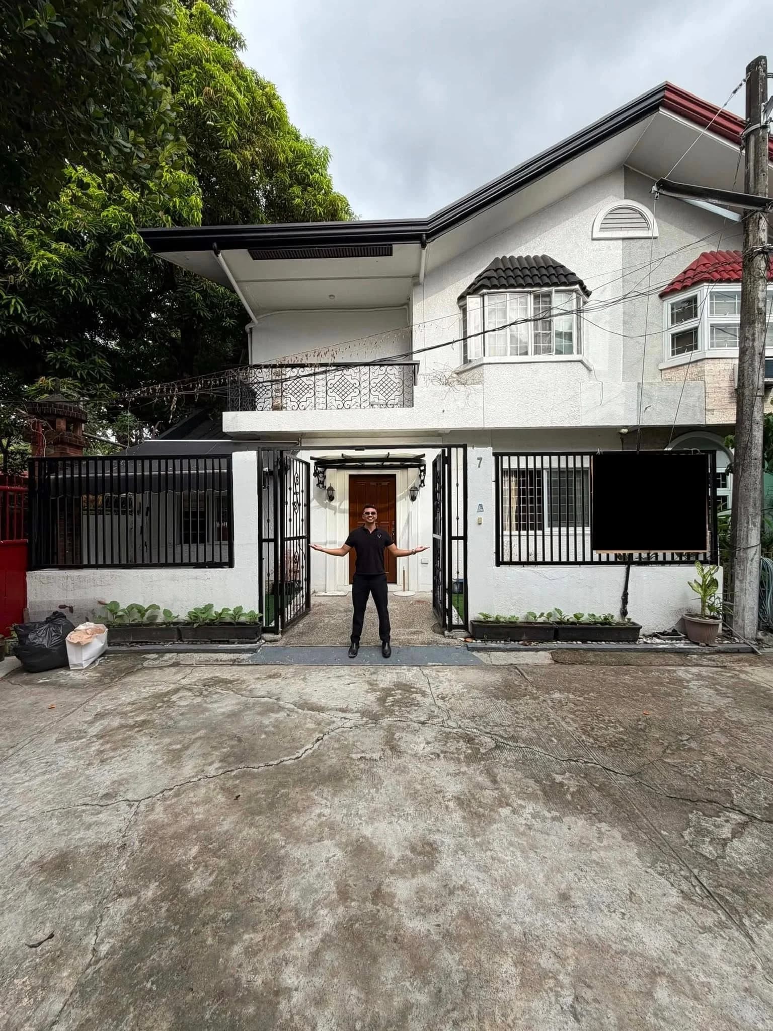 Contemporary Style House and Lot For Sale In Better Living Subd., Parañaque City