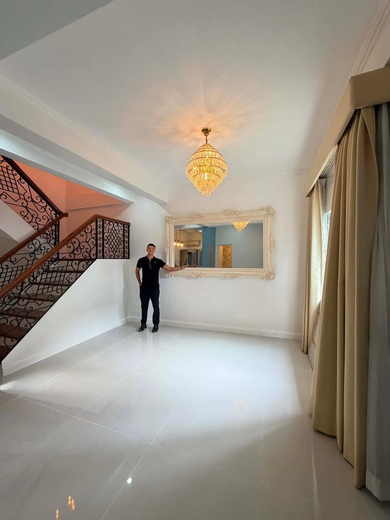 Contemporary Style House and Lot For Sale In Better Living Subd., Parañaque City — Photo 5