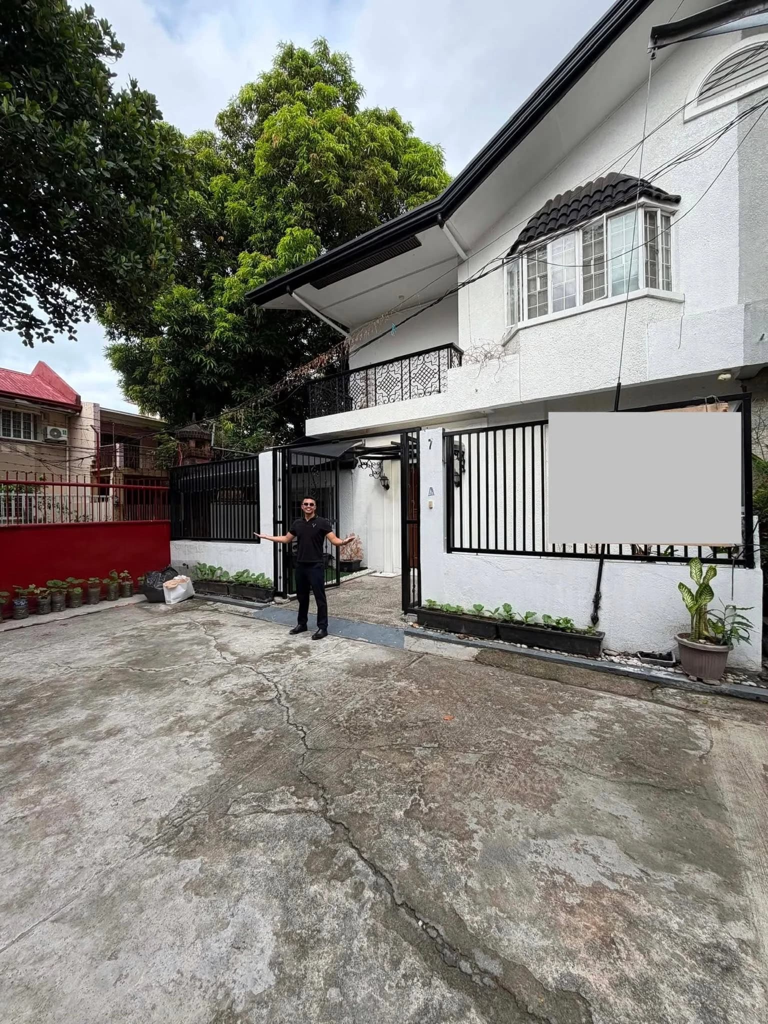 Contemporary Style House and Lot For Sale In Better Living Subd., Parañaque City — Photo 2