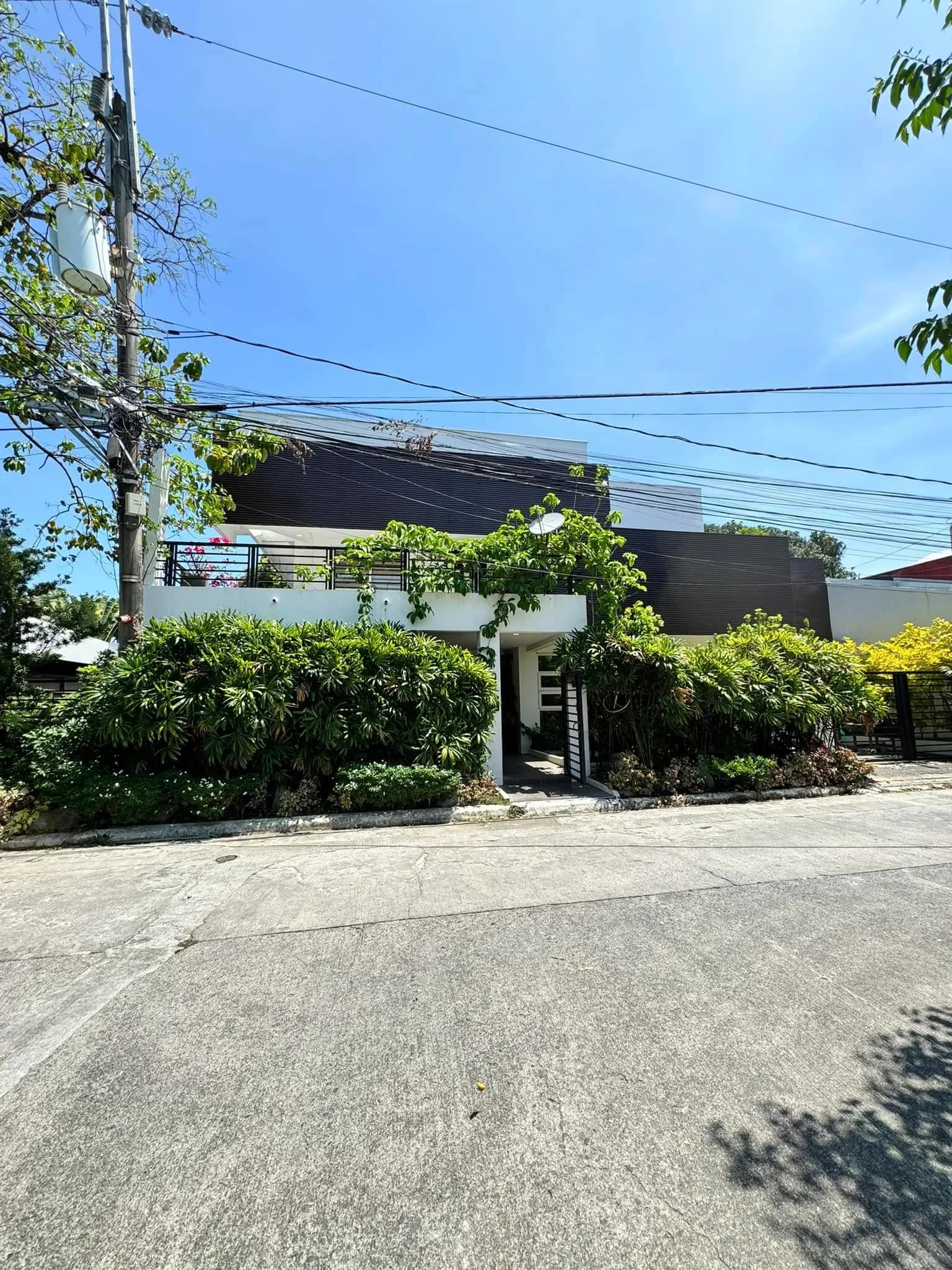 Modern Tropical House and Lot For Sale in Merville Park, Parañaque City