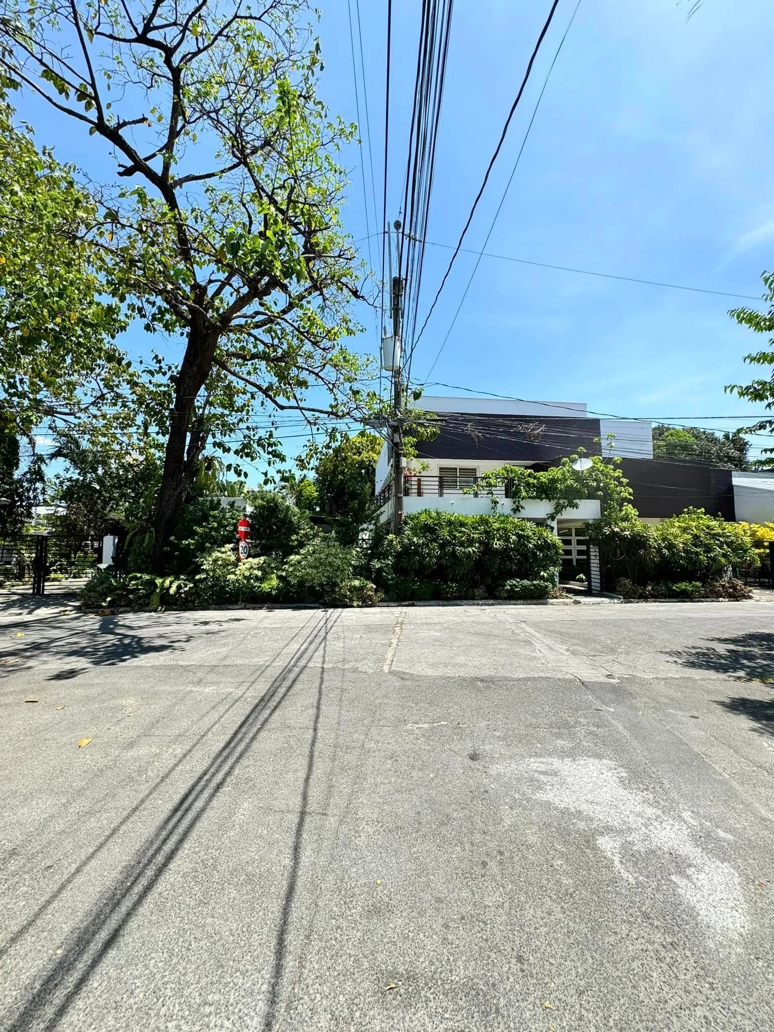 Modern Tropical House and Lot For Sale in Merville Park, Parañaque City