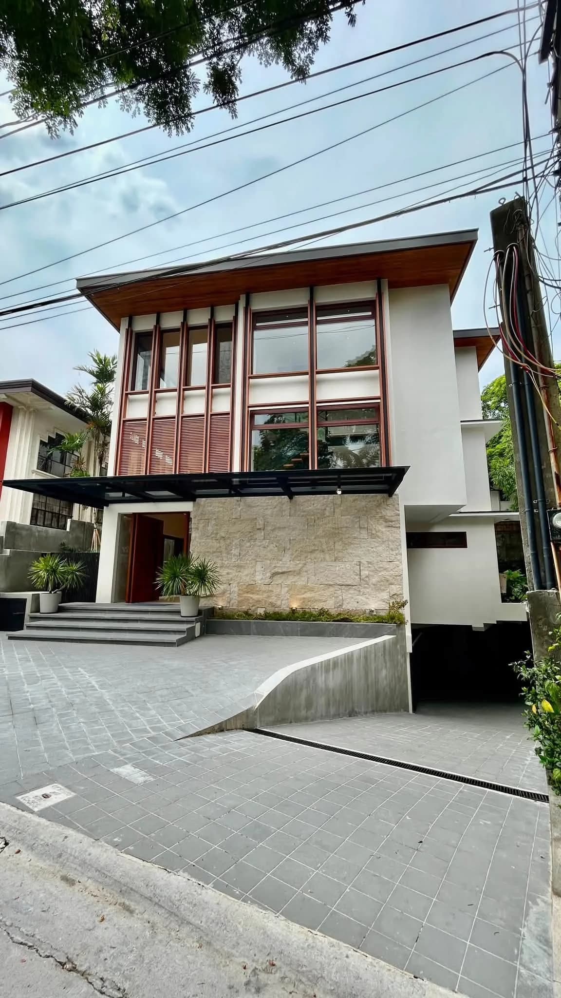 Brand New Modern Tropical Luxury 6-Bedroom House & Lot For Sale in Ayala Alabang Village, Muntinlupa City — Photo 2