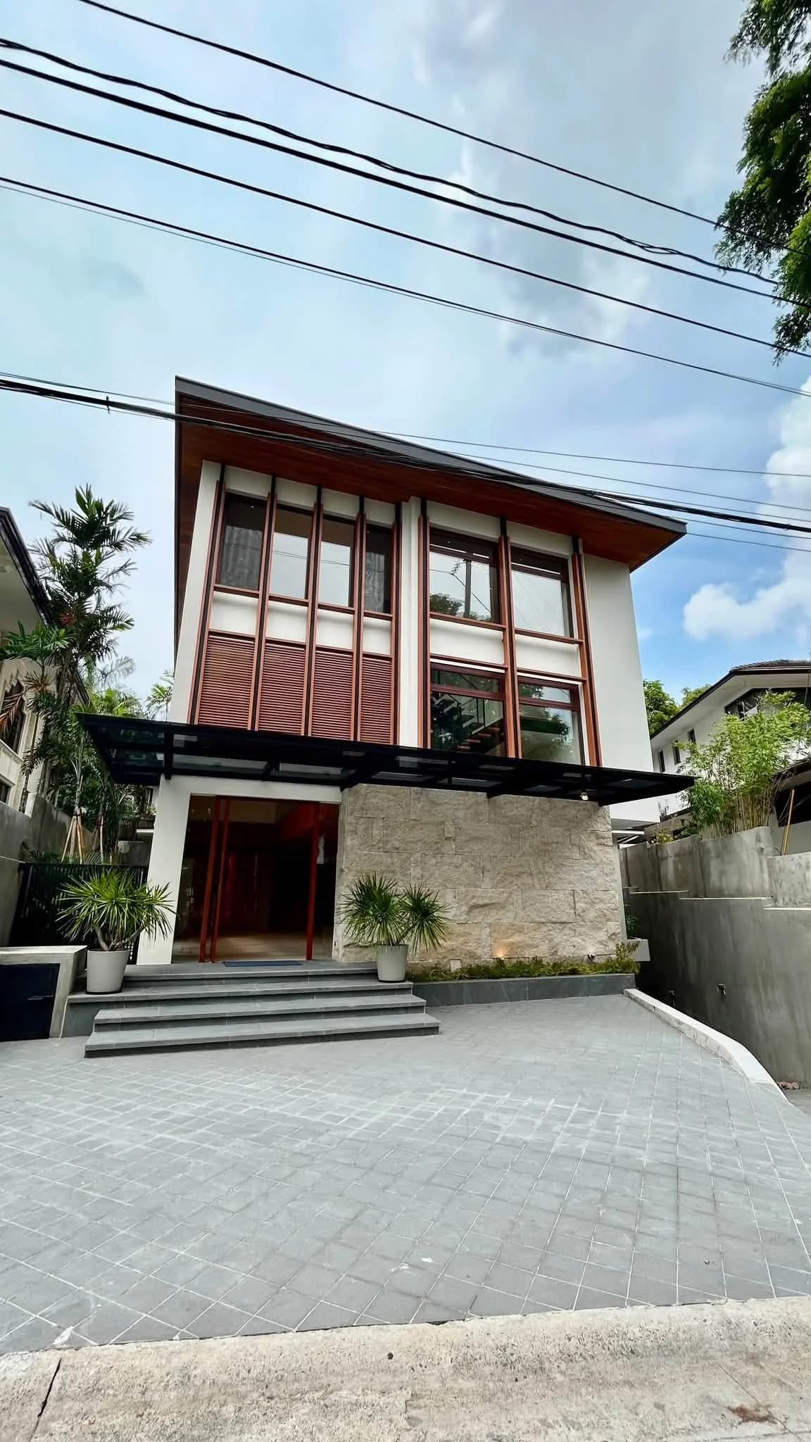 Brand New Modern Tropical Luxury 6-Bedroom House & Lot For Sale in Ayala Alabang Village, Muntinlupa City — Photo 3