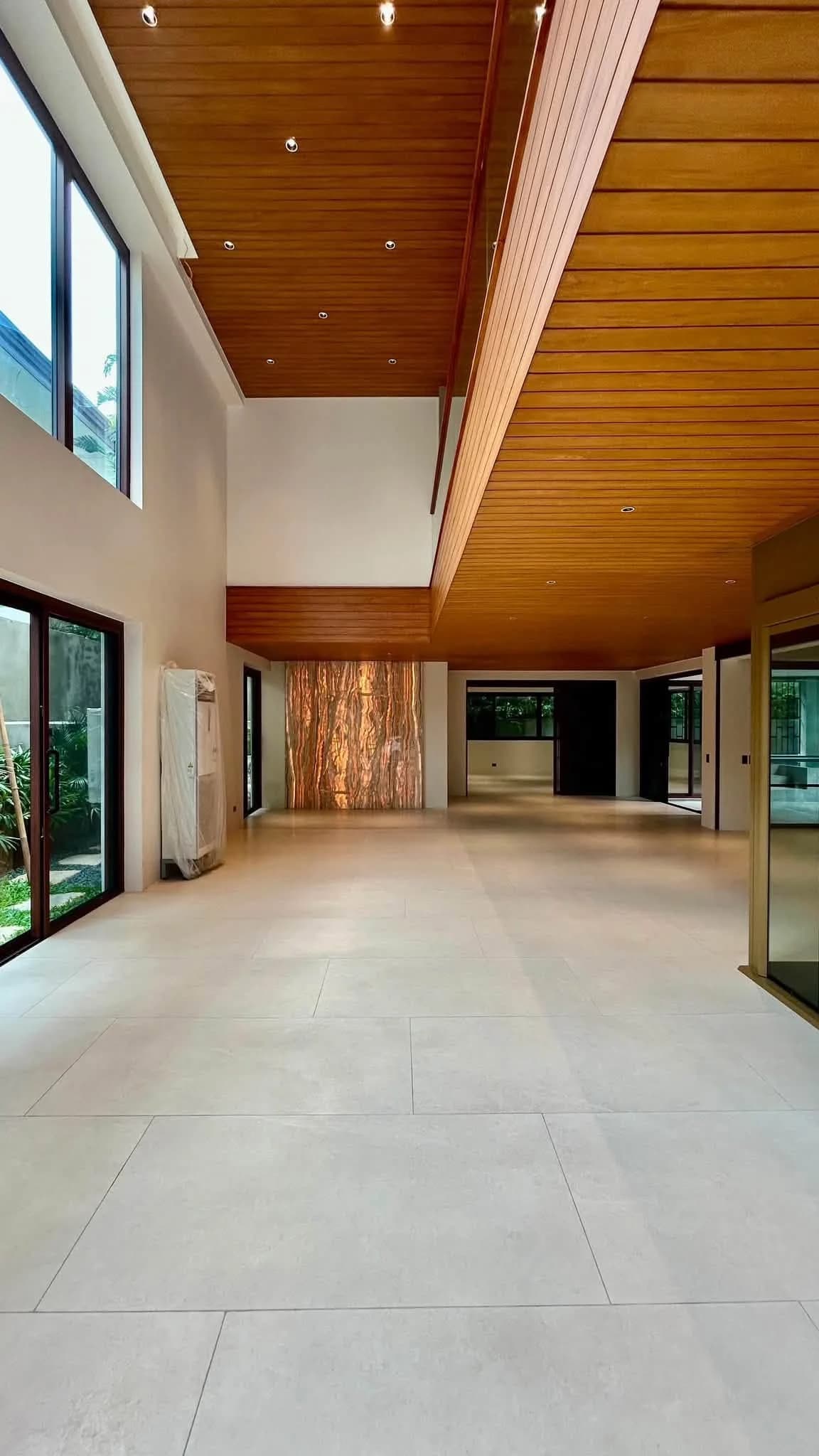 Brand New Modern Tropical Luxury 6-Bedroom House & Lot For Sale in Ayala Alabang Village, Muntinlupa City — Photo 5