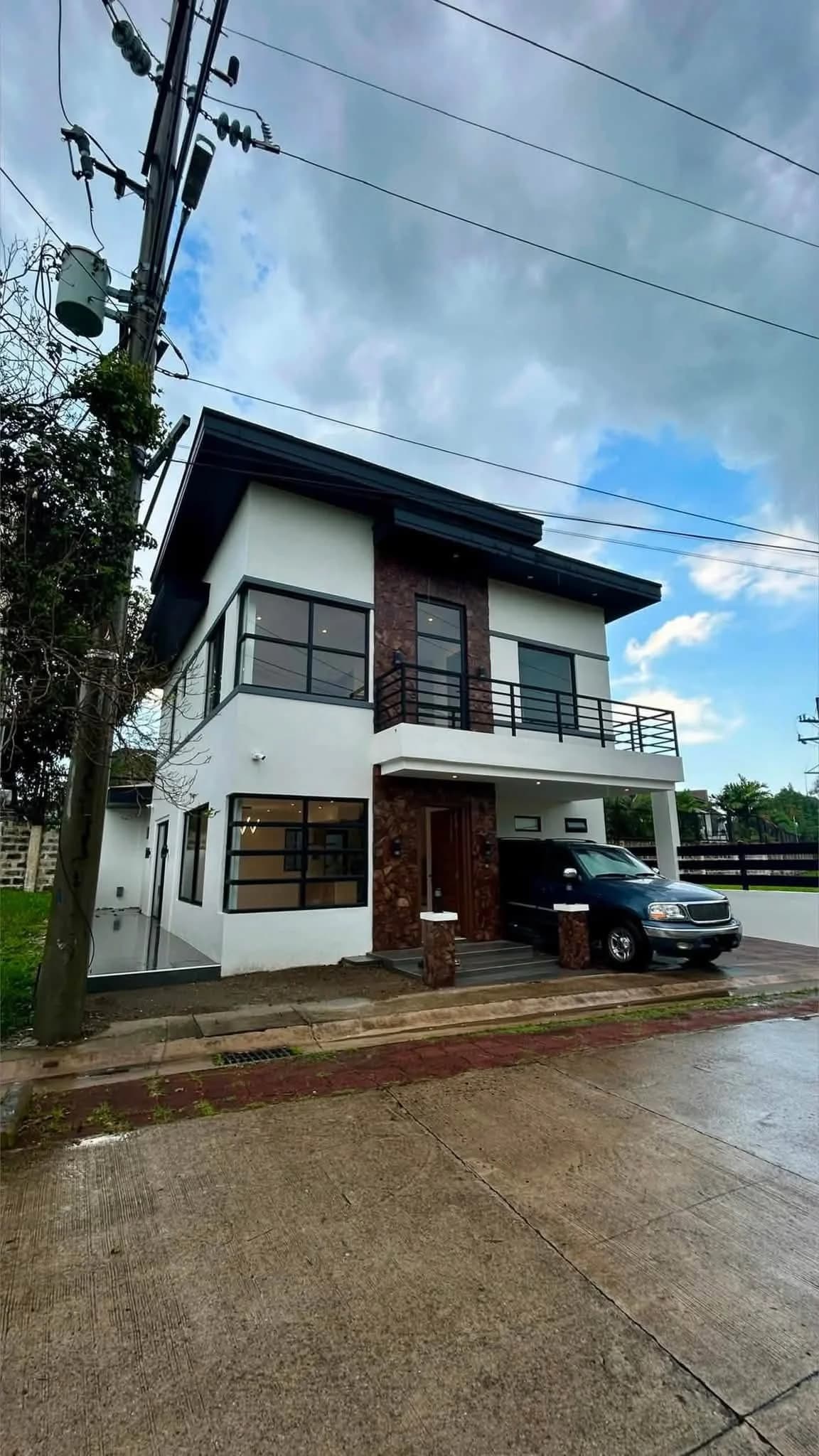 Upscale 4 Bedroom Home For Sale in Solen Residences, Greenfield City, Sta Rosa, Laguna — Photo 2