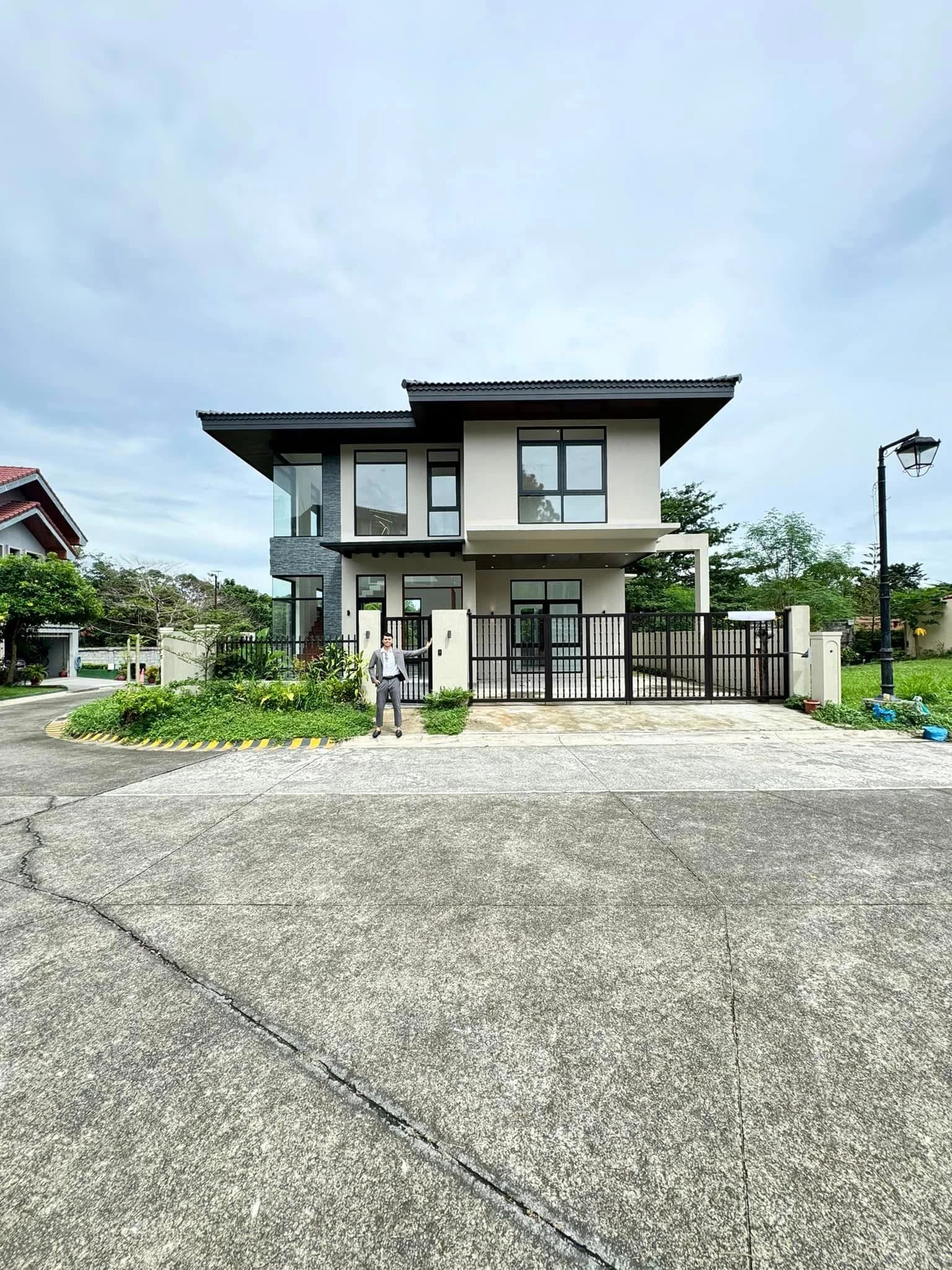 Brand New Modish House and Lot for Sale in Portofino Heights, Las Piñas City