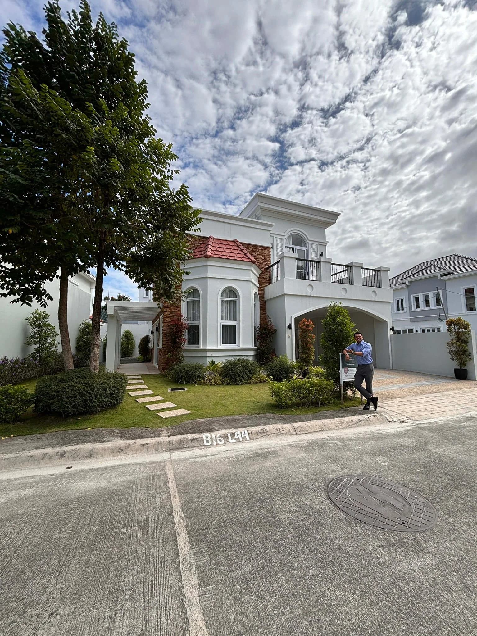 Brand New Elegant House and Lot For Sale in Almanza Dos, Las Piñas City