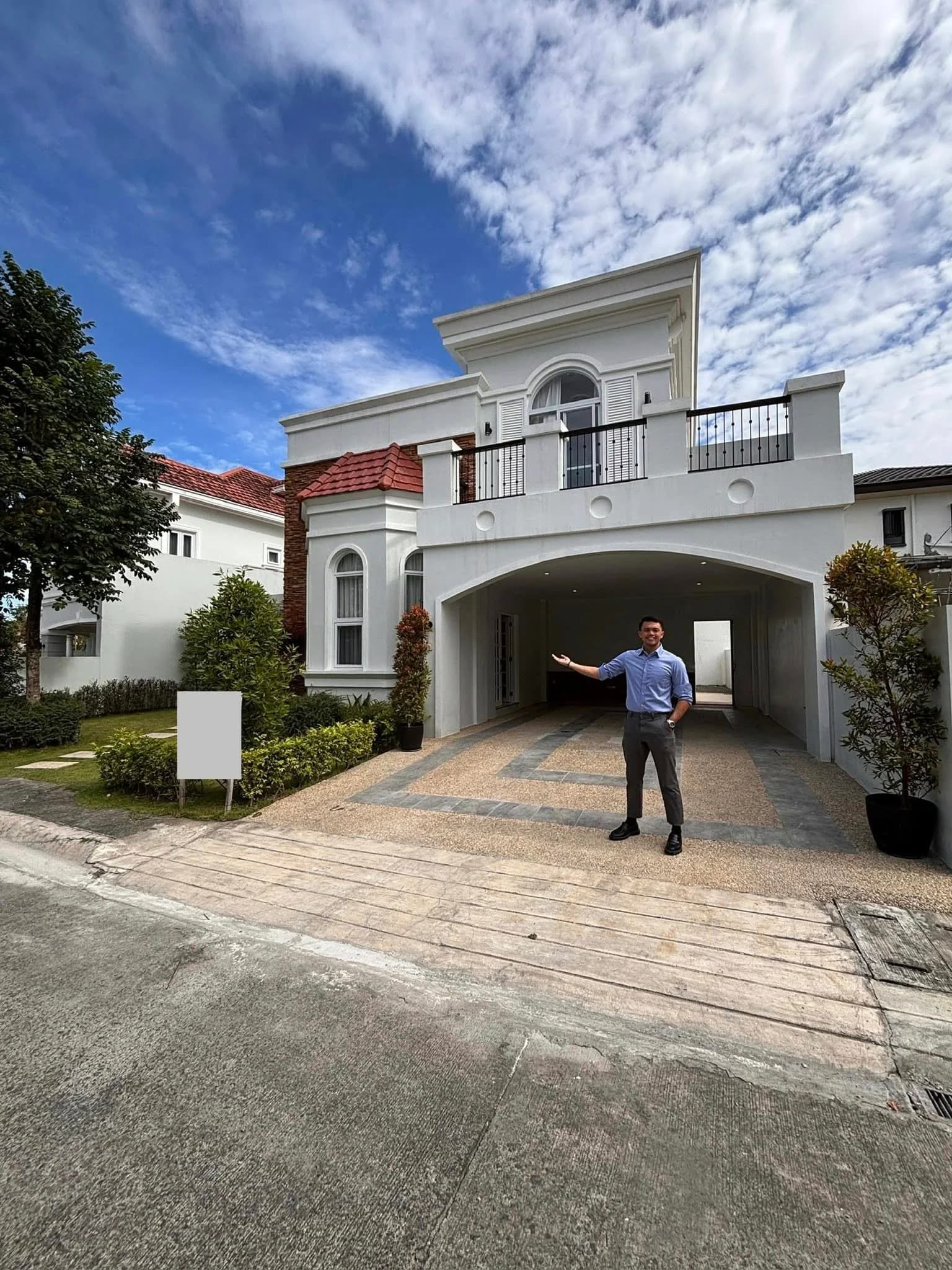 Brand New Elegant House and Lot For Sale in Almanza Dos, Las Piñas City