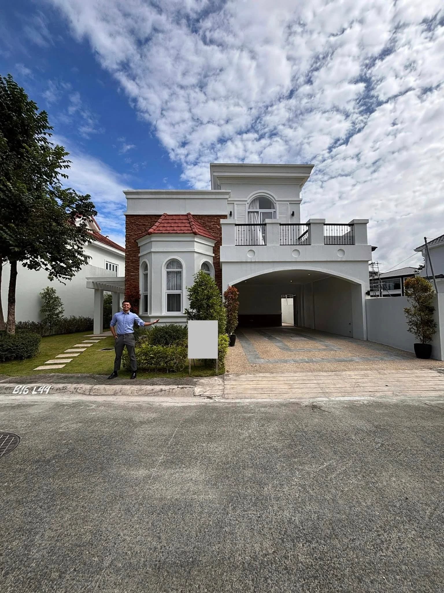 Brand New Elegant House and Lot For Sale in Almanza Dos, Las Piñas City