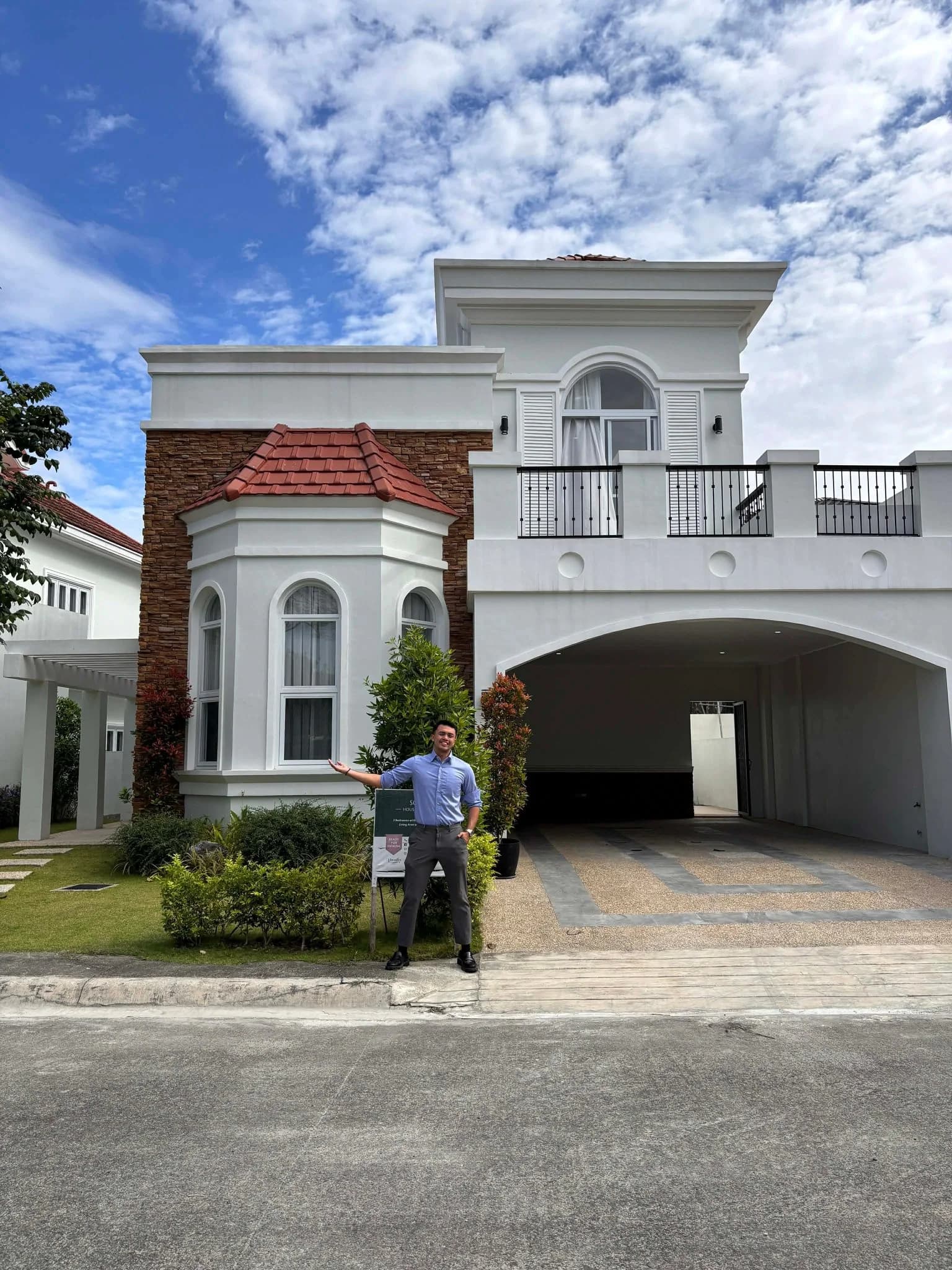 Brand New Elegant House and Lot For Sale in Almanza Dos, Las Piñas City