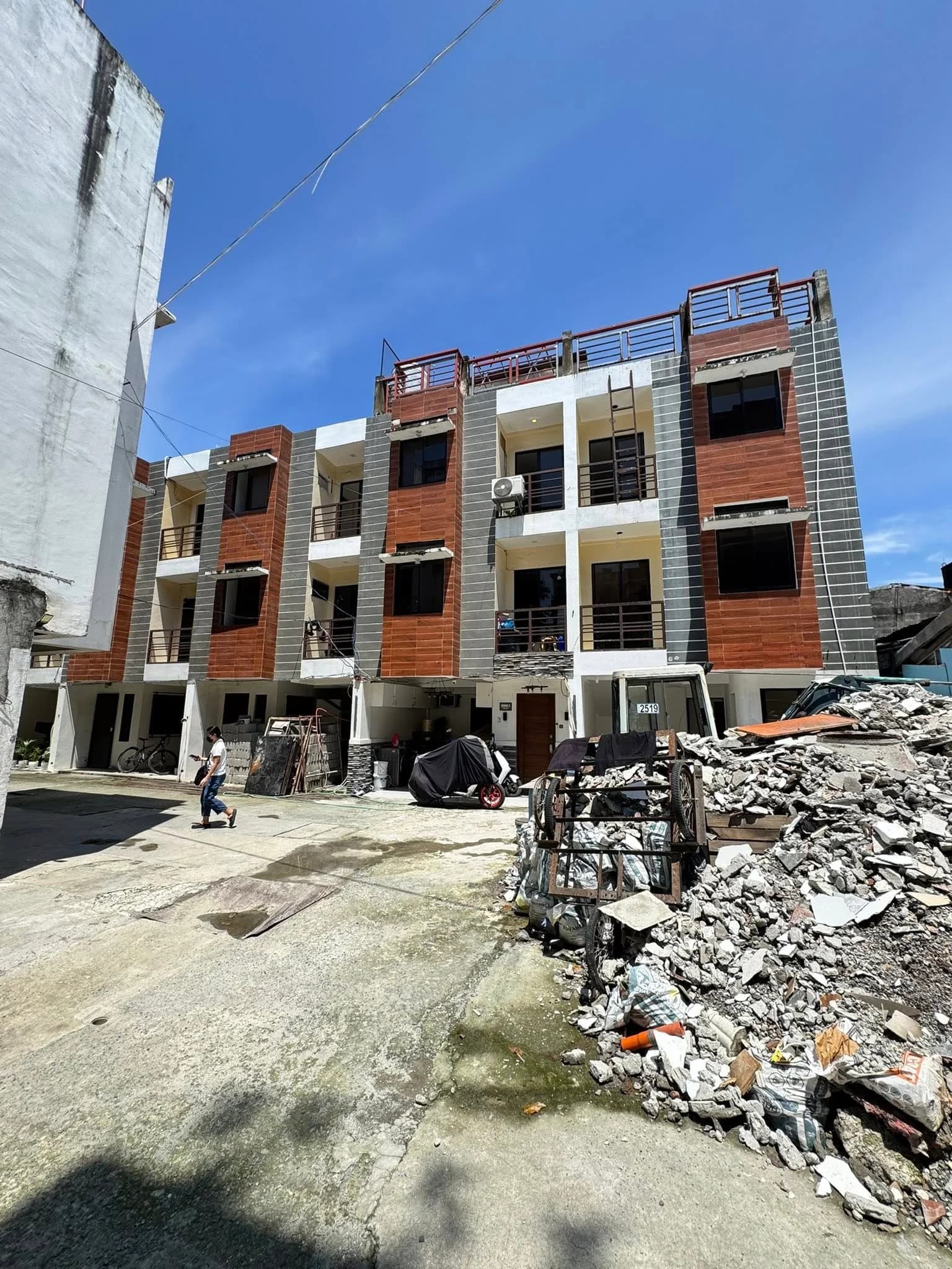 Brand New 3 Storey Townhouse For Sale In Brgy., Moonwalk, Parañaque City (Few Units Left! – Price Range P6.5M+ to P10.5M+)