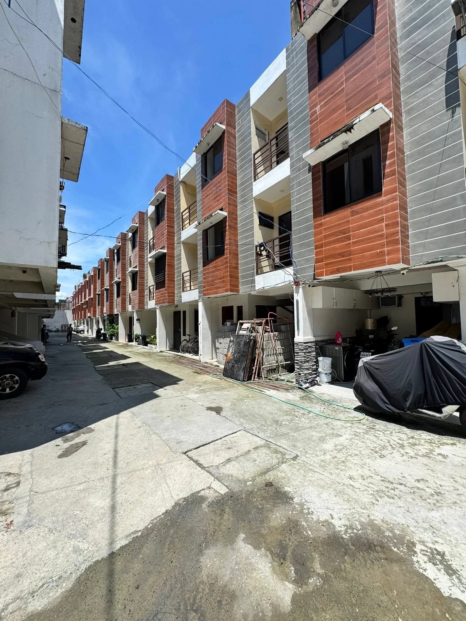 Brand New 3 Storey Townhouse For Sale In Brgy., Moonwalk, Parañaque City (Few Units Left! – Price Range P6.5M+ to P10.5M+)