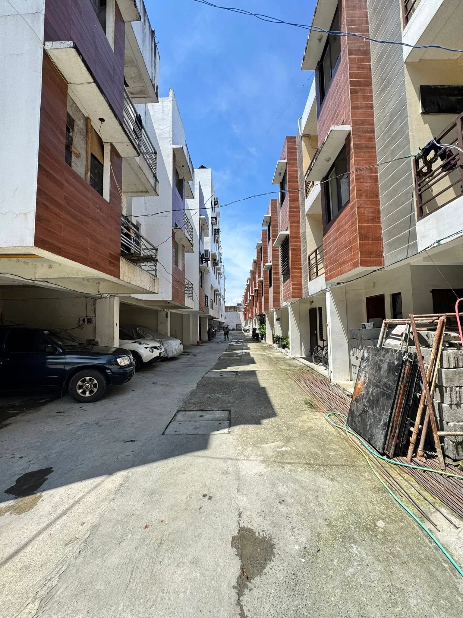 Brand New 3 Storey Townhouse For Sale In Brgy., Moonwalk, Parañaque City (Few Units Left! – Price Range P6.5M+ to P10.5M+)
