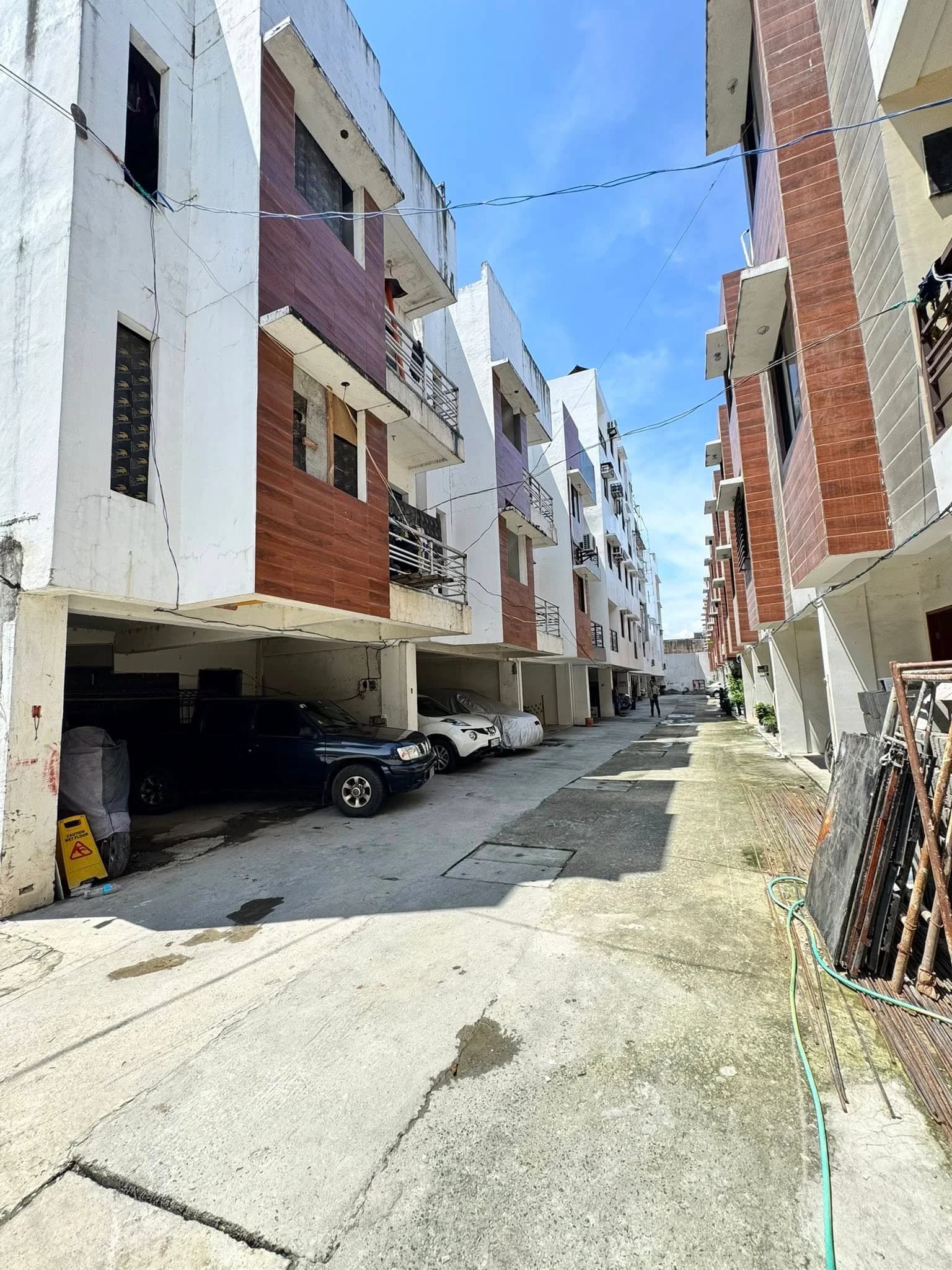 Brand New 3 Storey Townhouse For Sale In Brgy., Moonwalk, Parañaque City (Few Units Left! – Price Range P6.5M+ to P10.5M+)