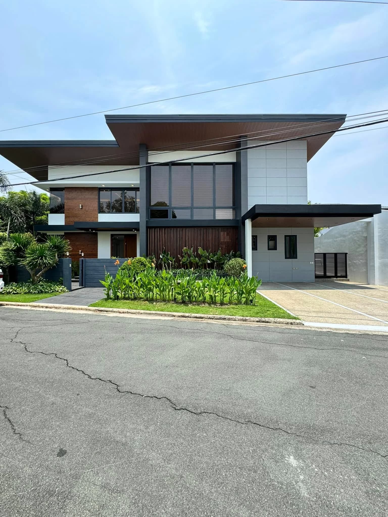 Modern Corner House and Lot with Swimming Pool in Alabang Hills Village, Muntinlupa City
