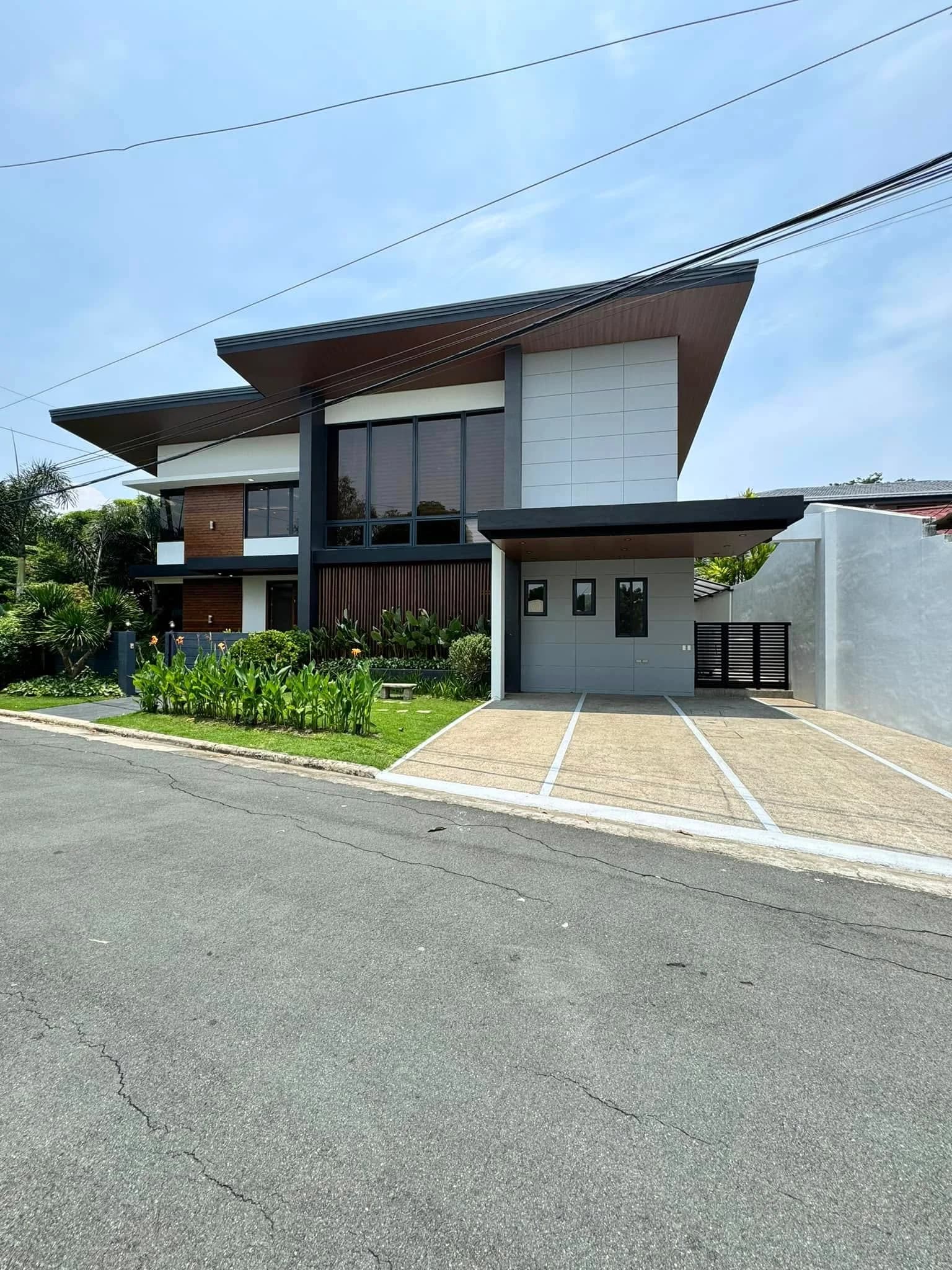 Modern Corner House and Lot with Swimming Pool in Alabang Hills Village, Muntinlupa City