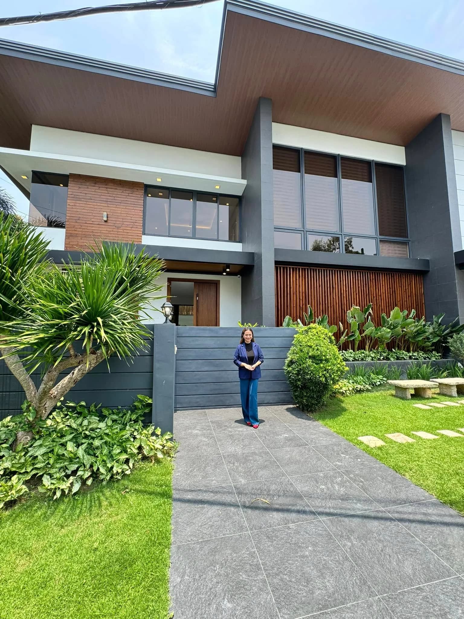 Modern Corner House and Lot with Swimming Pool in Alabang Hills Village, Muntinlupa City
