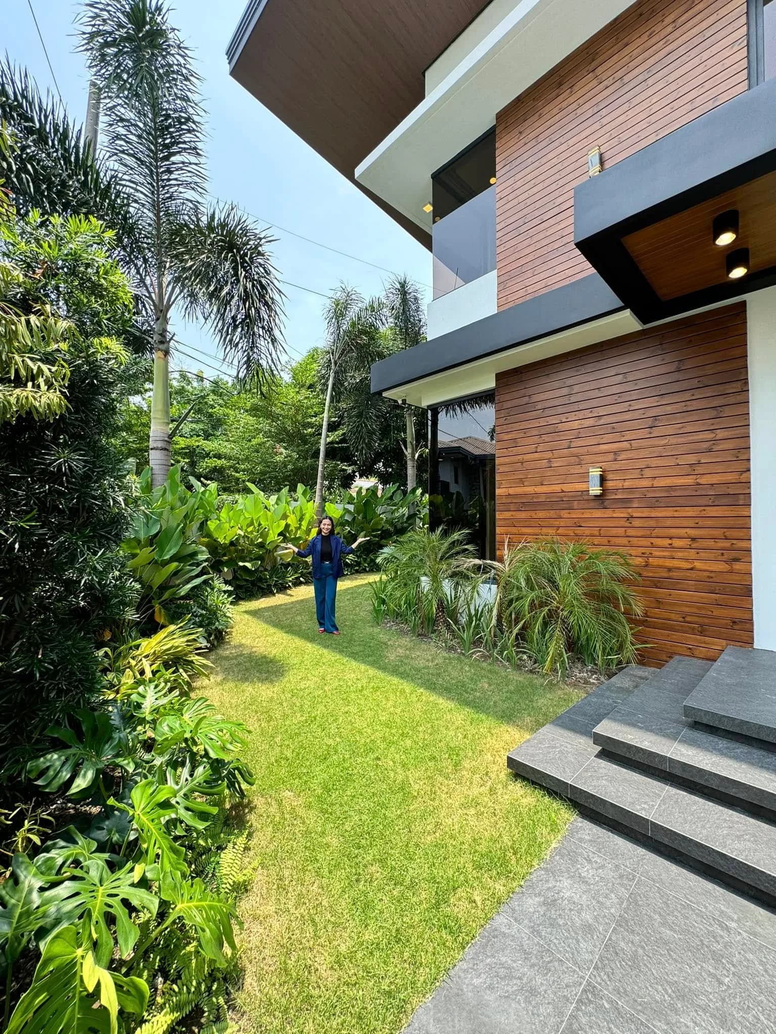 Modern Corner House and Lot with Swimming Pool in Alabang Hills Village, Muntinlupa City