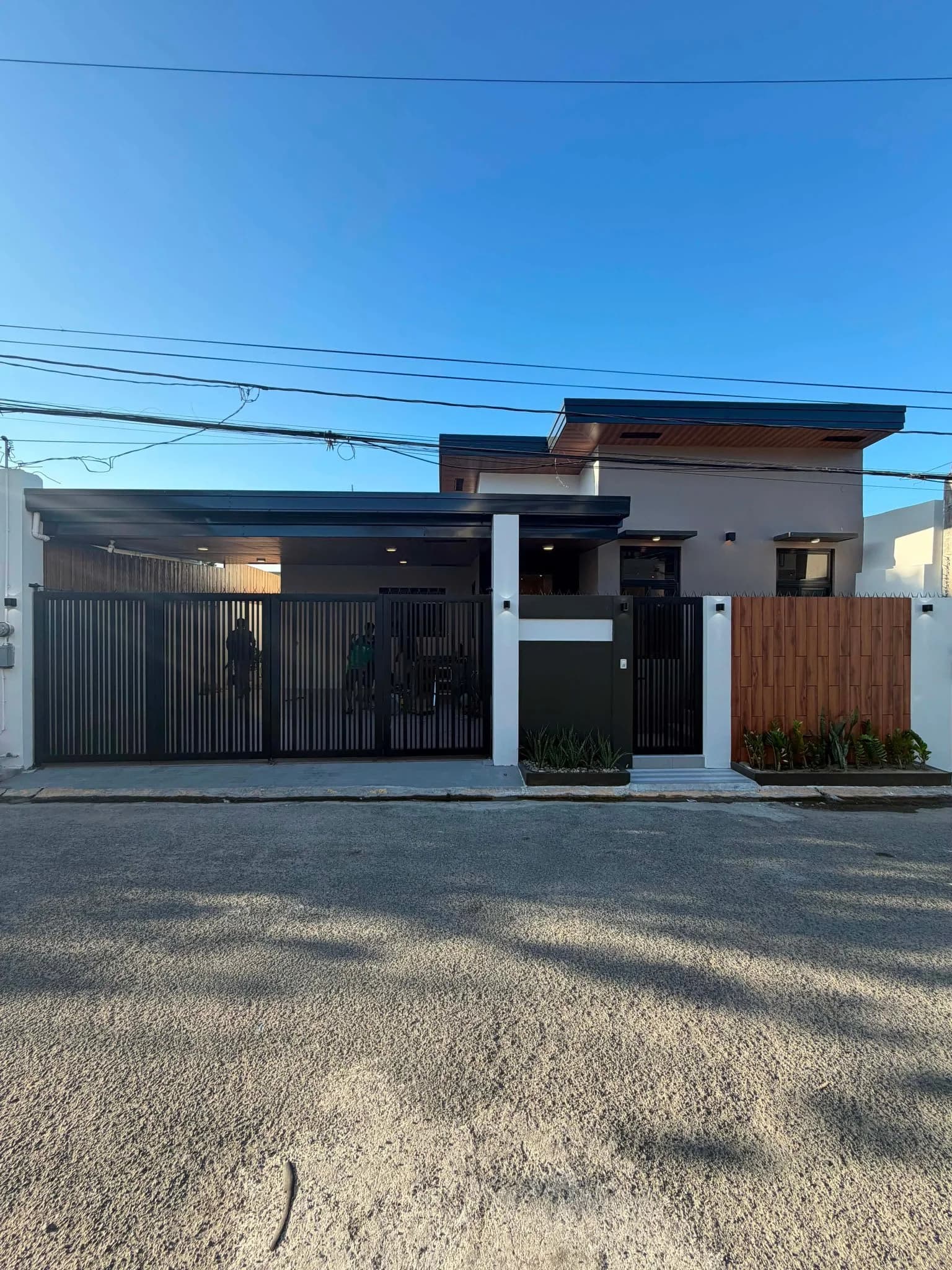Brand New Elegant Bungalow For Sale in Pilar Village, Las Piñas City