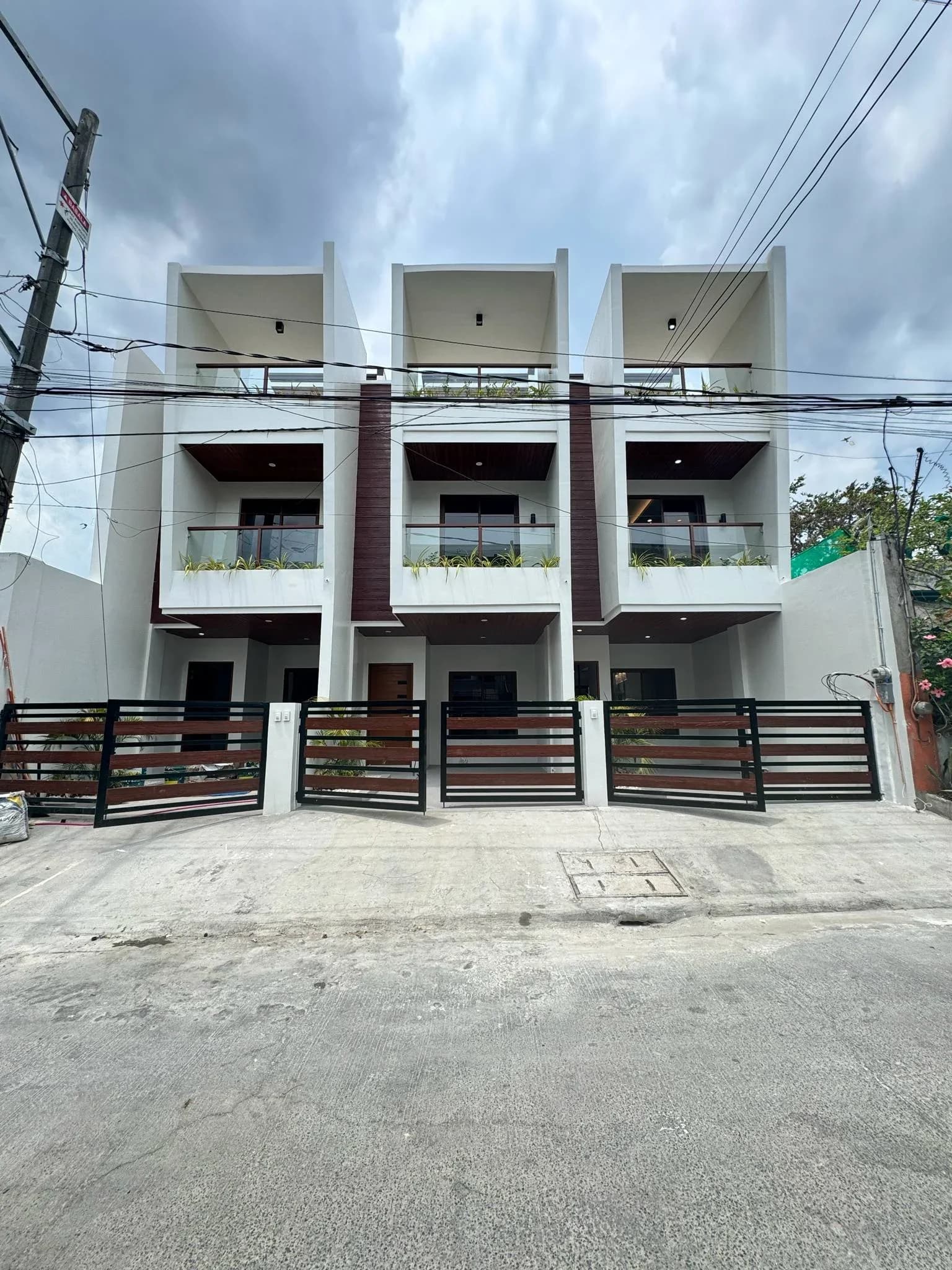 Brand New Modern 3 Storey Townhouse For Sale in Almanza 1, Las Piñas City