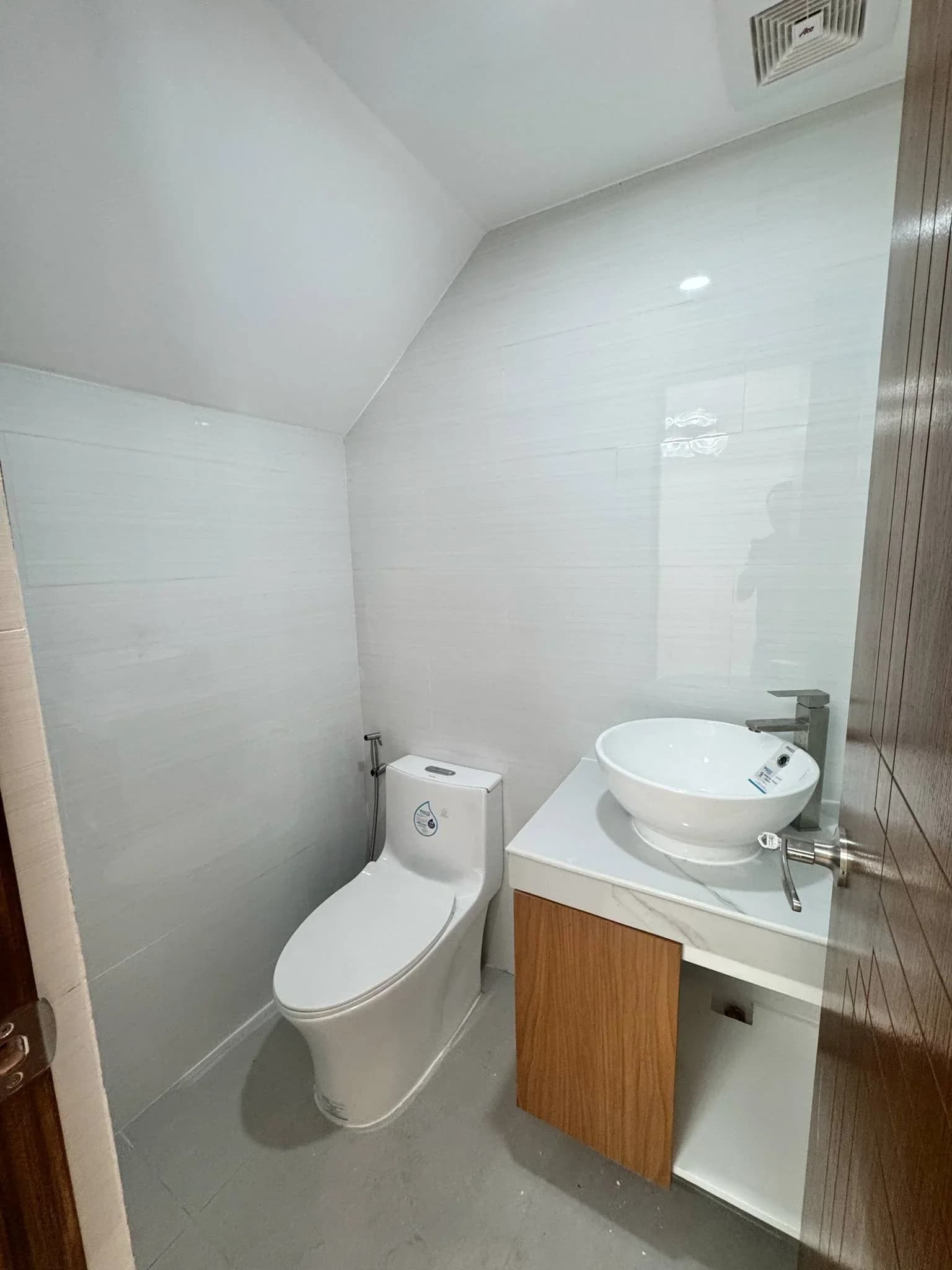 Brand New Modern 3 Storey Townhouse For Sale in Almanza 1, Las Piñas City