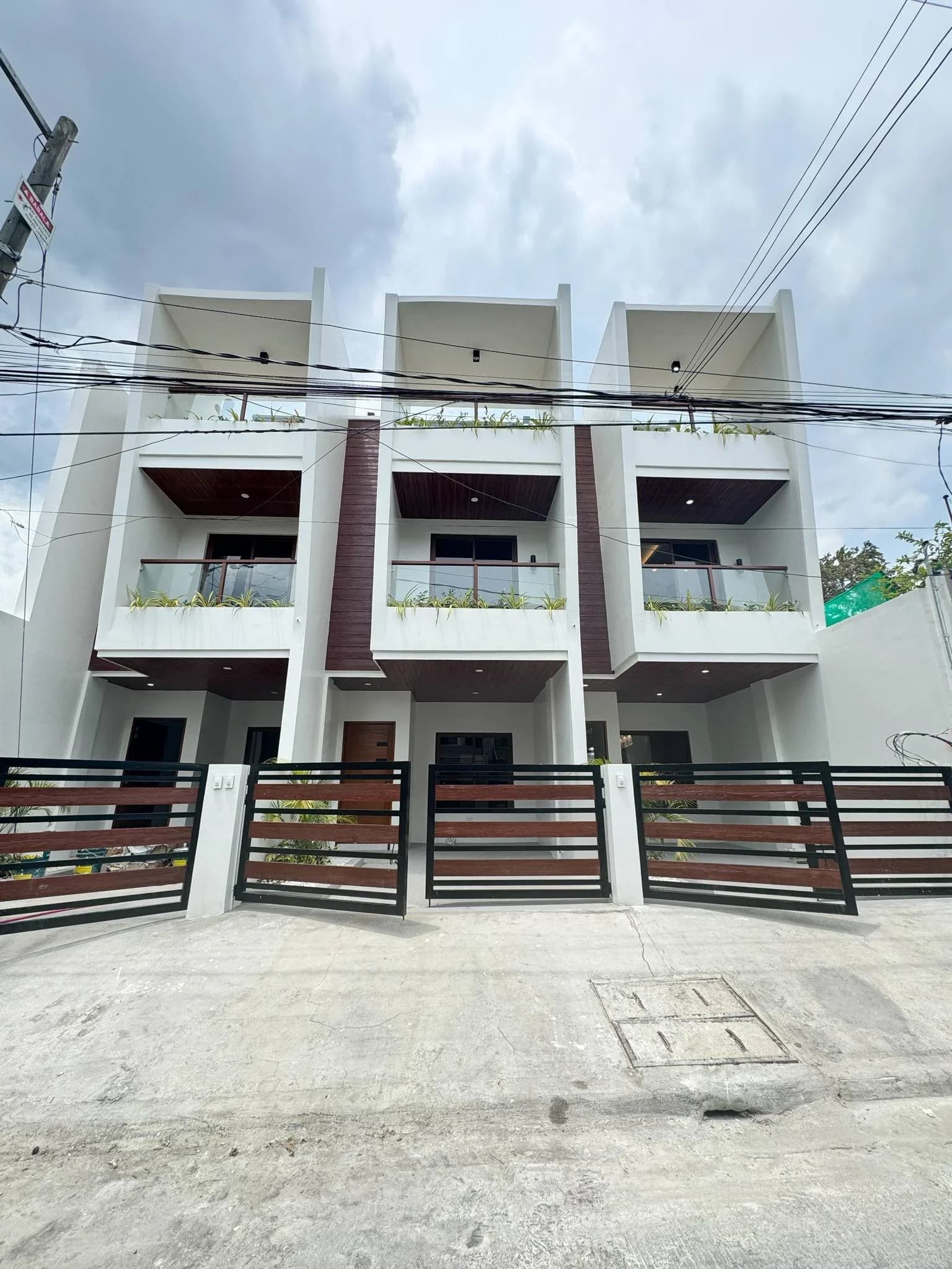 Brand New Modern 3 Storey Townhouse For Sale in Almanza 1, Las Piñas City
