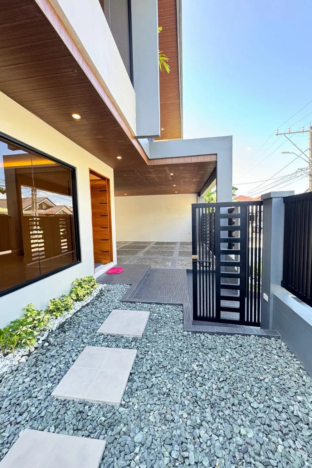 Brand New Lavish House And Lot For Sale in BF Homes Las Pinas