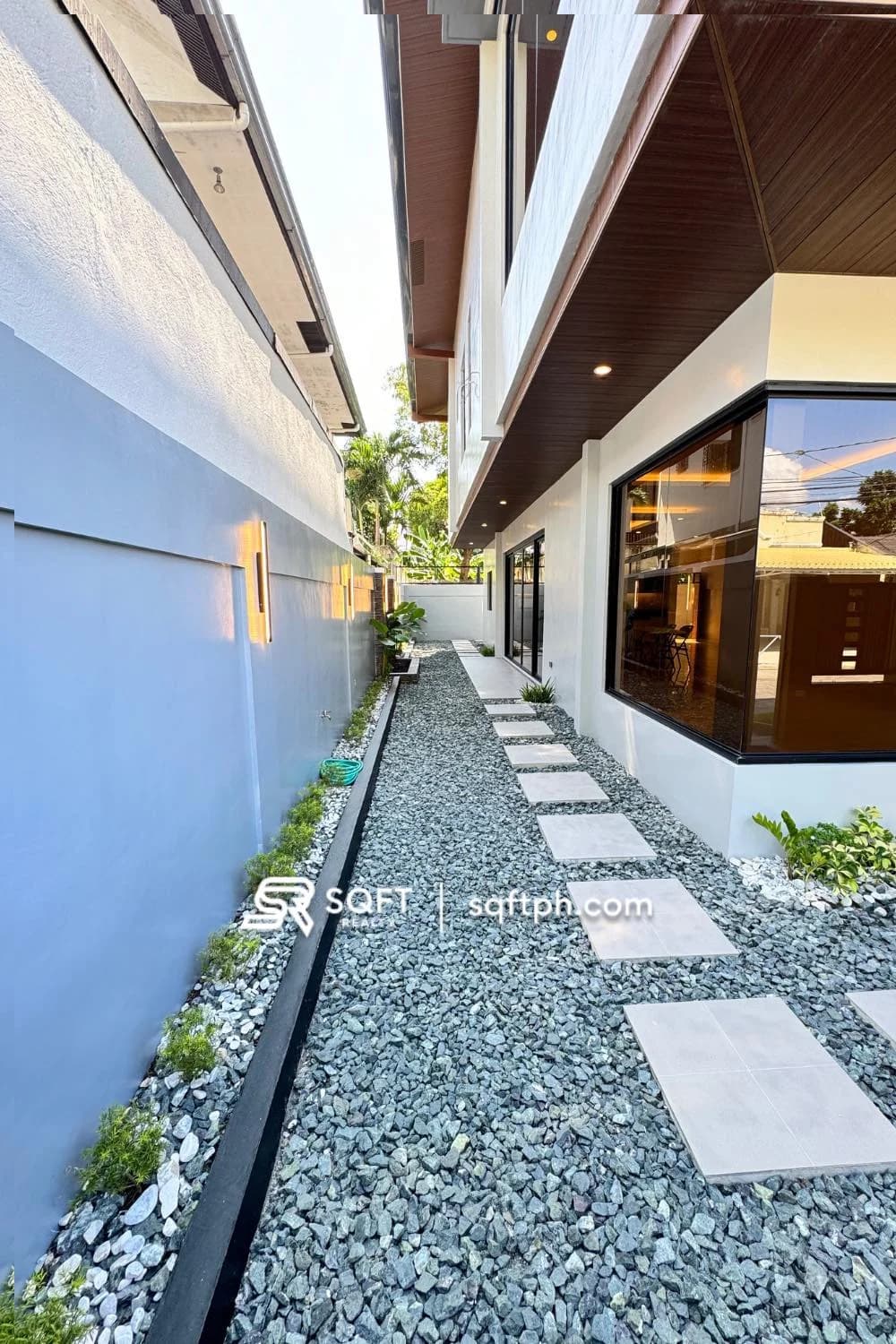 Brand New Lavish House And Lot For Sale in BF Homes Las Pinas