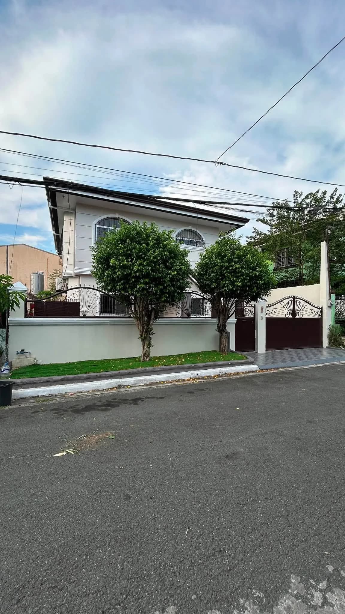 Pre-Owned 4BR House for Sale in Better Living, Parañaque City — Photo 1