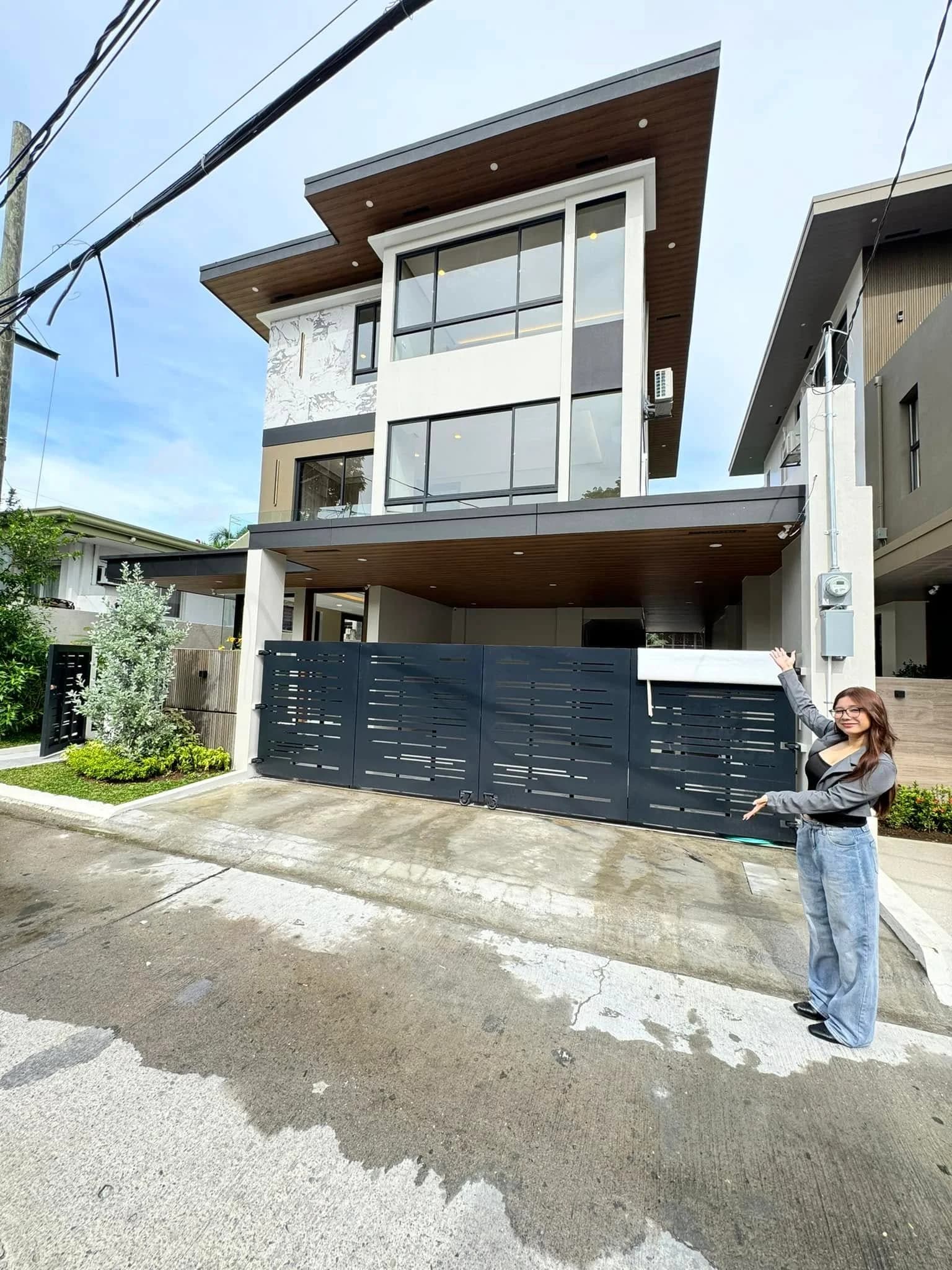 Modern Contemporary 5BR House and Lot for Sale in BF Homes, Parañaque