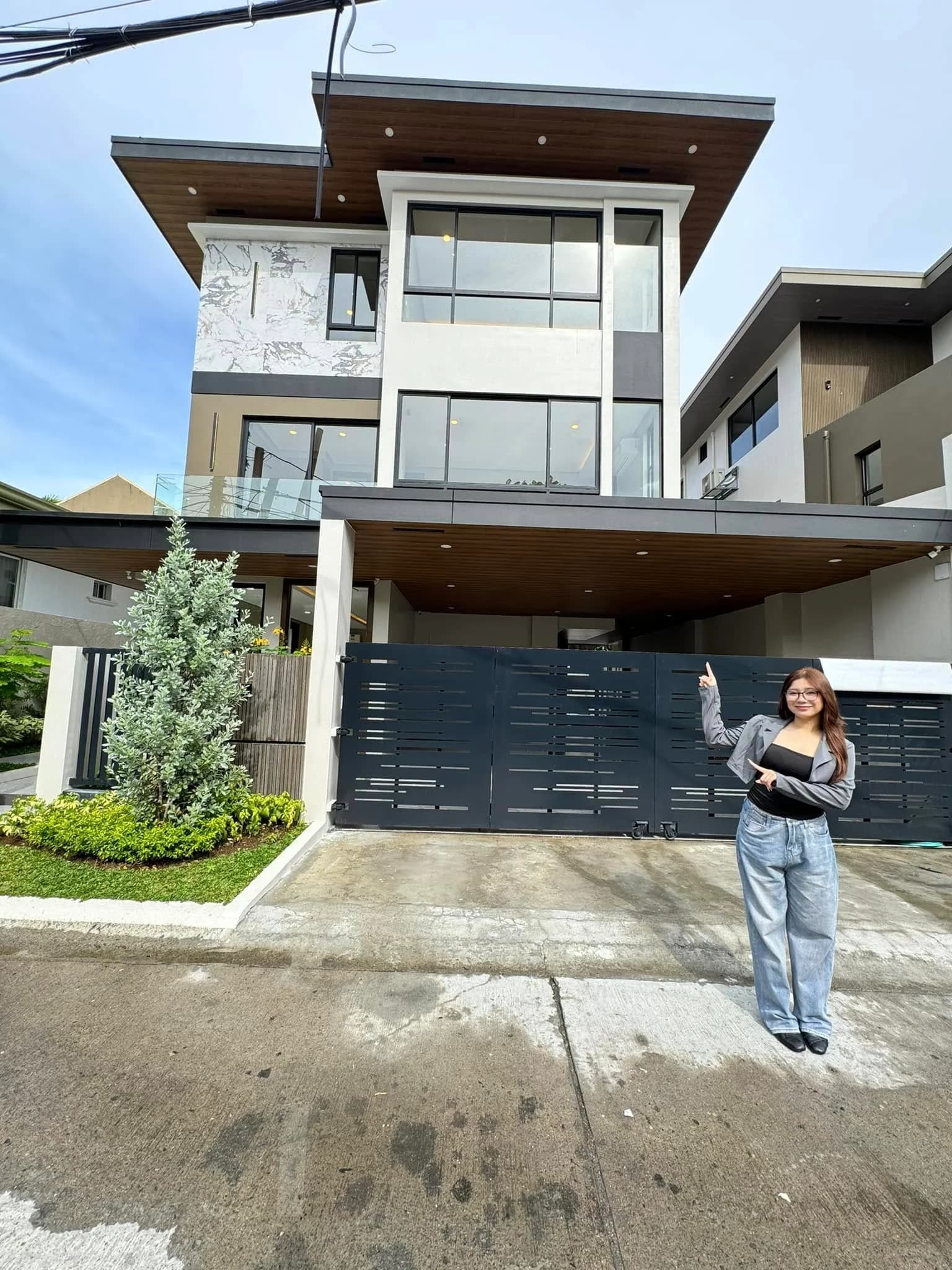 Modern Contemporary 5BR House and Lot for Sale in BF Homes, Parañaque