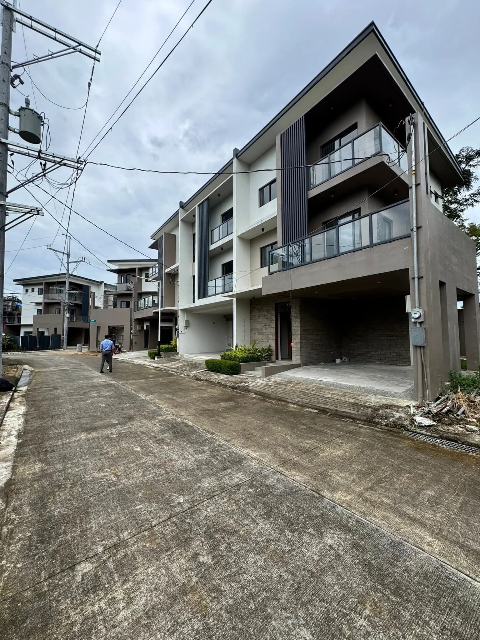 Brand New Modern RFO & Pre – Selling House and Lot for Sale w/ Resort Like Amenities in Palmera Homes, Quezon City (Low & Flexible DP Term)