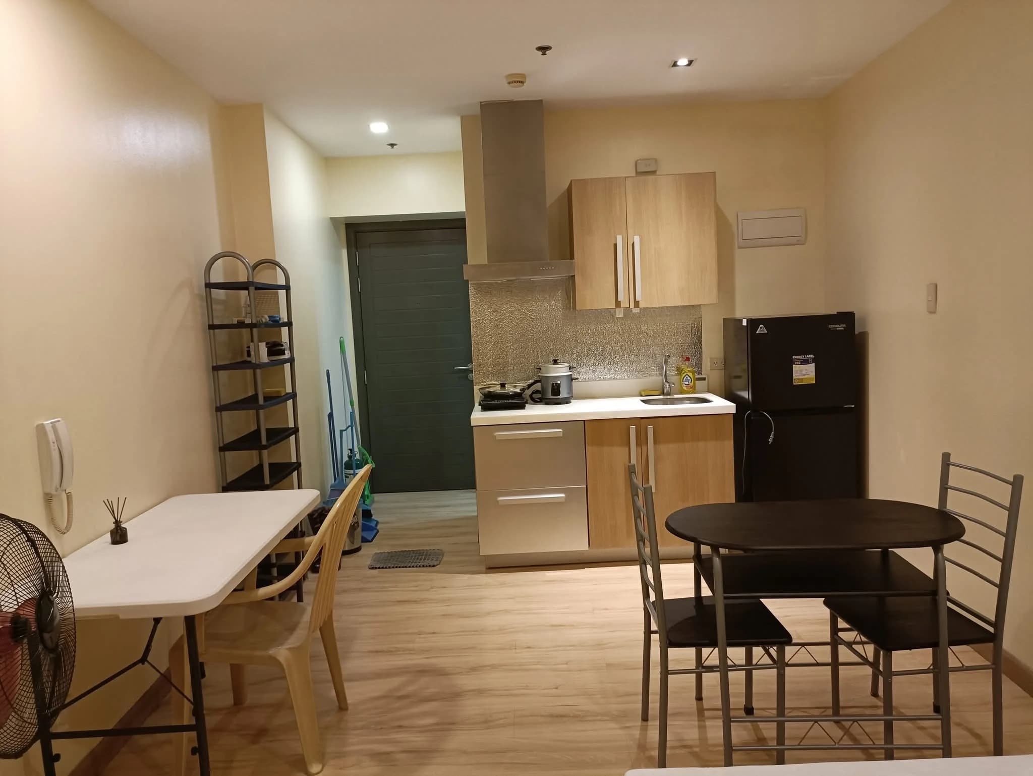 Rush Sale: Studio Unit at Knightsbridge Residences, Century City, Makati