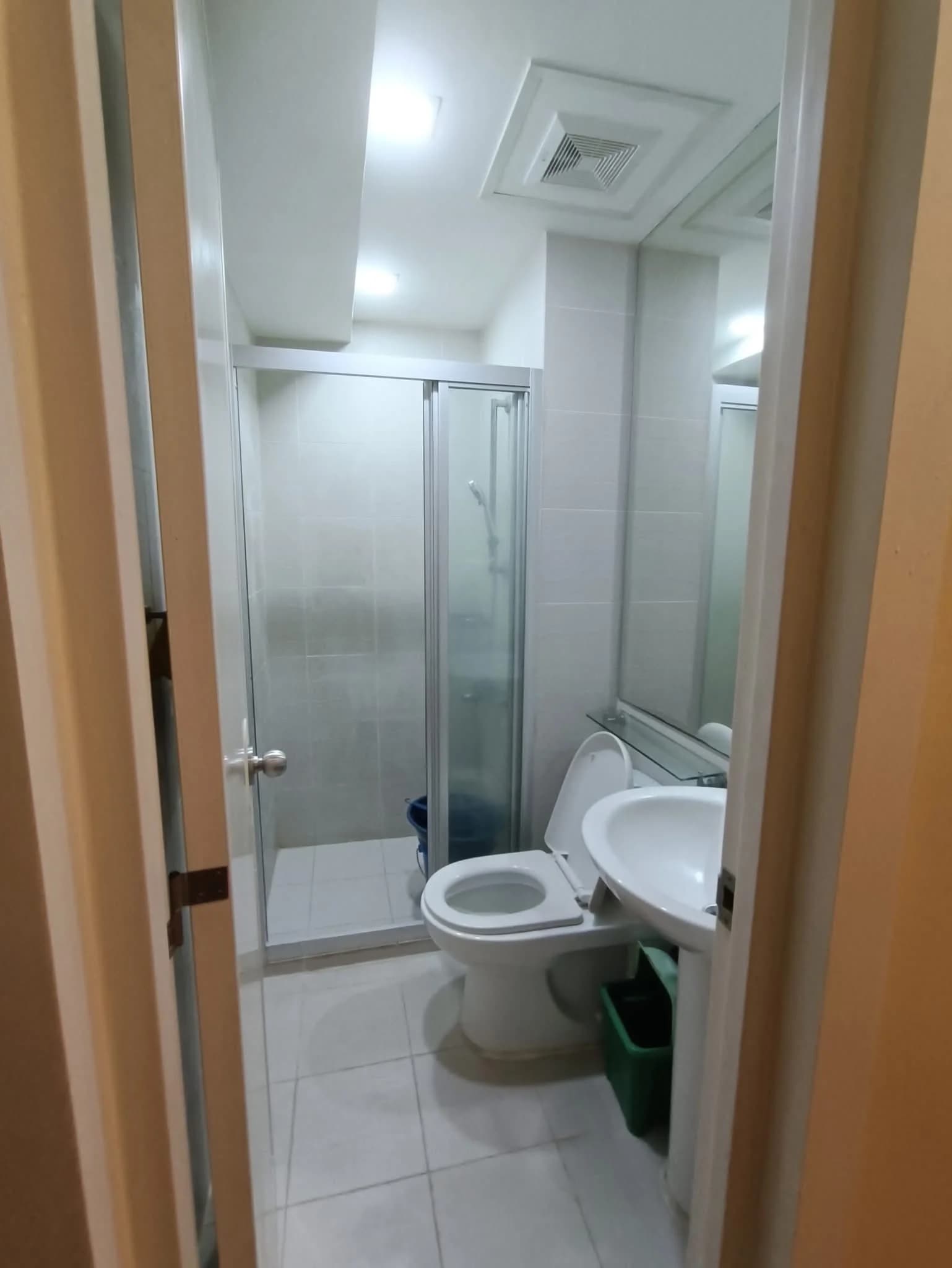 Rush Sale: Studio Unit at Knightsbridge Residences, Century City, Makati