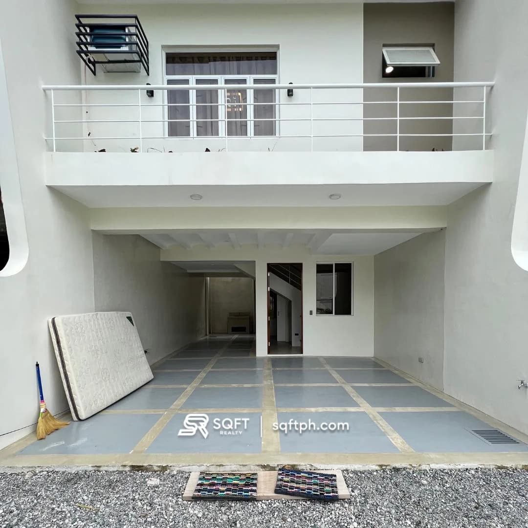 Brand New Modern 3 Storey Townhouse in For Sale in Merville Paranaque City ( Unit E )