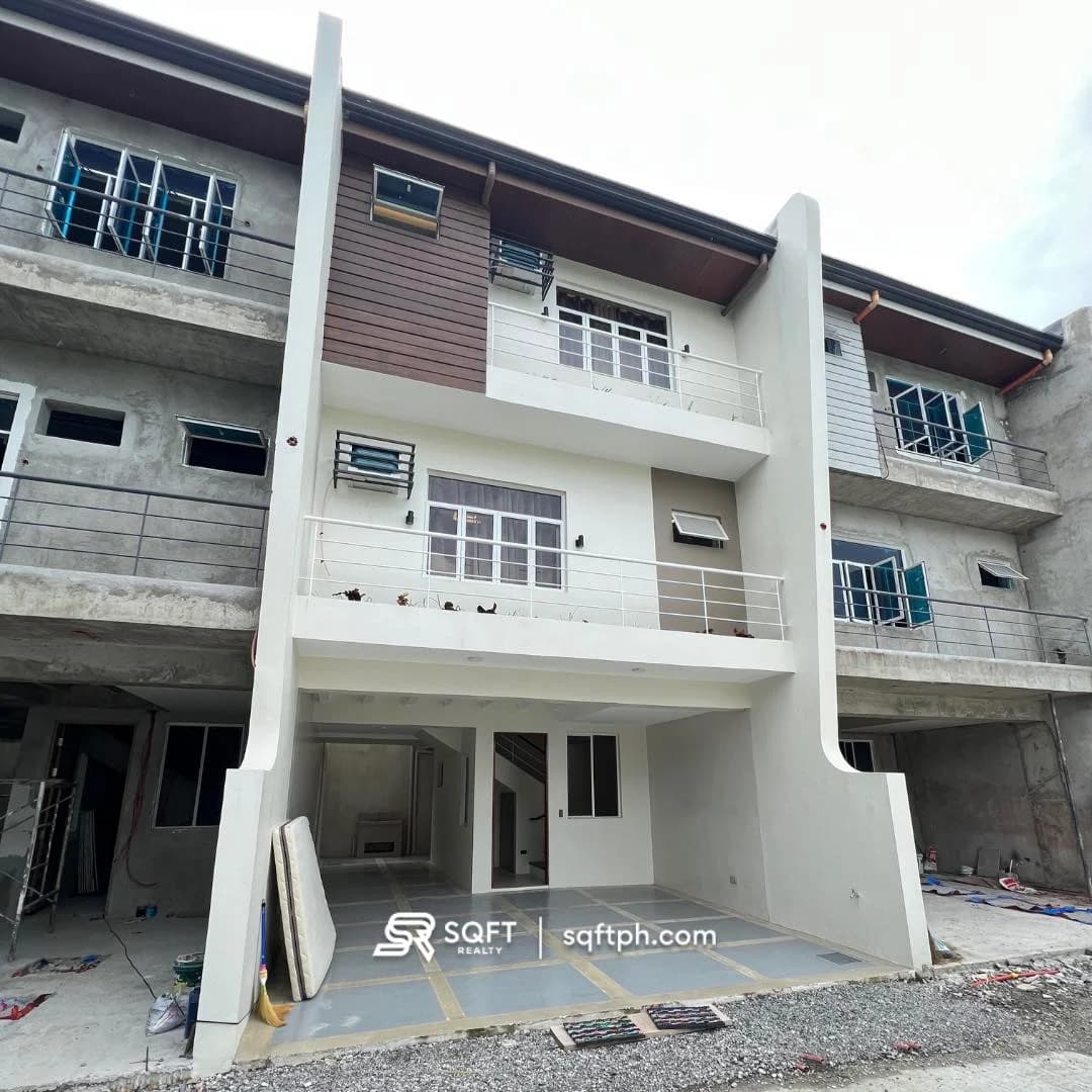 Brand New Modern 3 Storey Townhouse in For Sale in Merville Paranaque City ( Unit E )