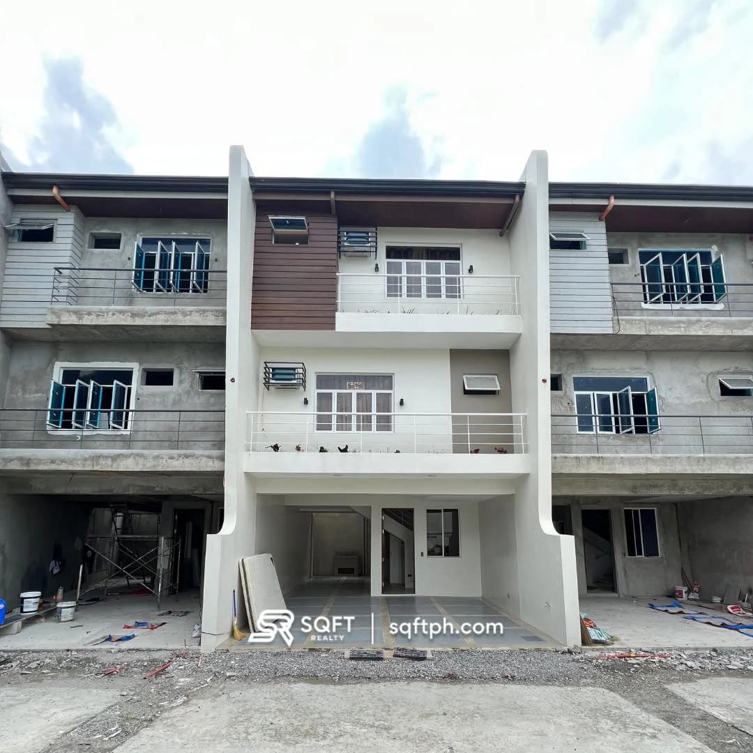 Brand New Modern 3 Storey Townhouse in For Sale in Merville Paranaque City ( Unit E )