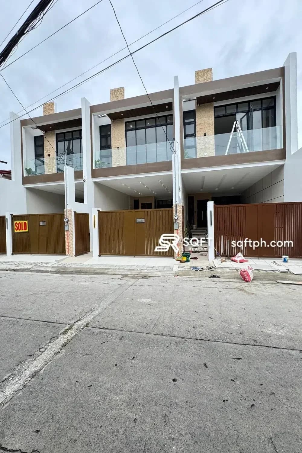 Elegant Contemporary Minimalist Triplex For Sale in BF Resort Village, Las Piñas City