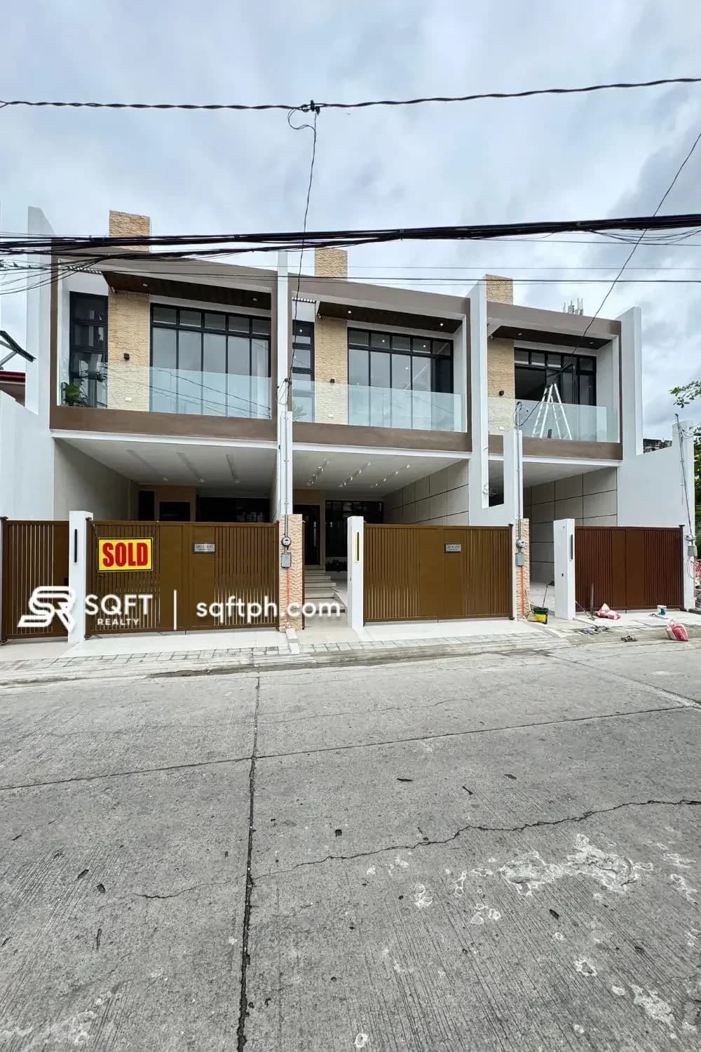 Elegant Contemporary Minimalist Triplex For Sale in BF Resort Village, Las Piñas City
