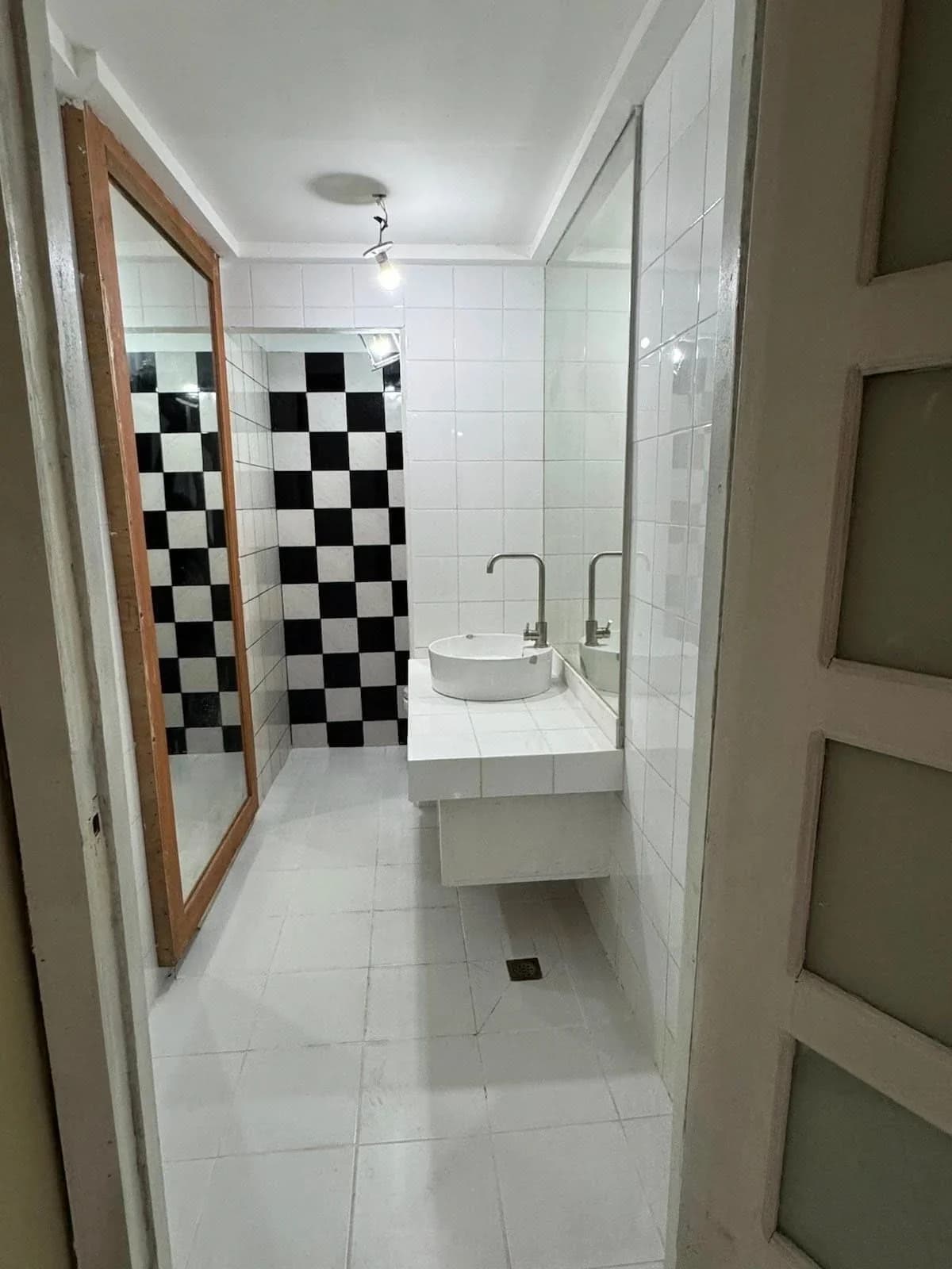 For Rent: Commercial Building in Osmeña Highway Makati City