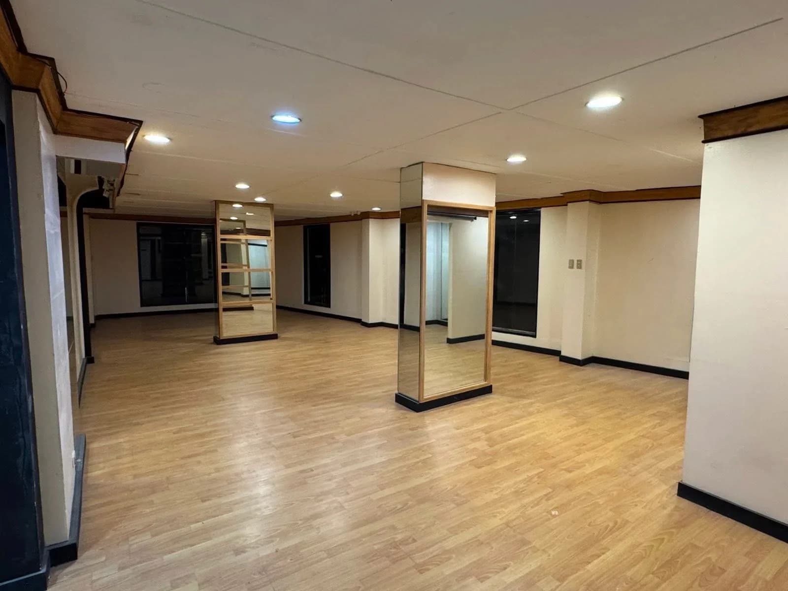 For Rent: Commercial Building in Osmeña Highway Makati City