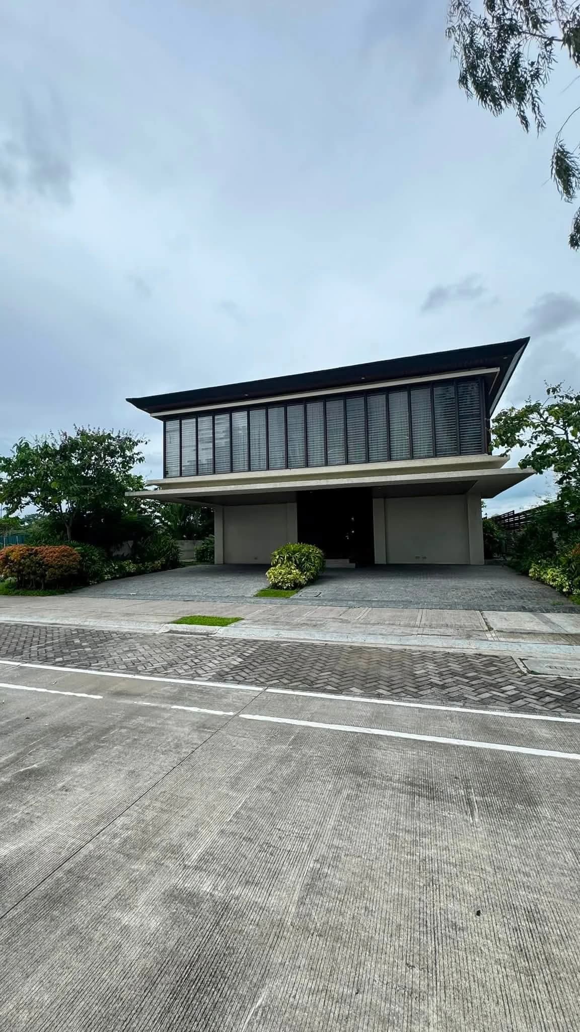 Brand New Modern 4BR Luxury Home For Sale in Santa Rosa, Laguna — Photo 3