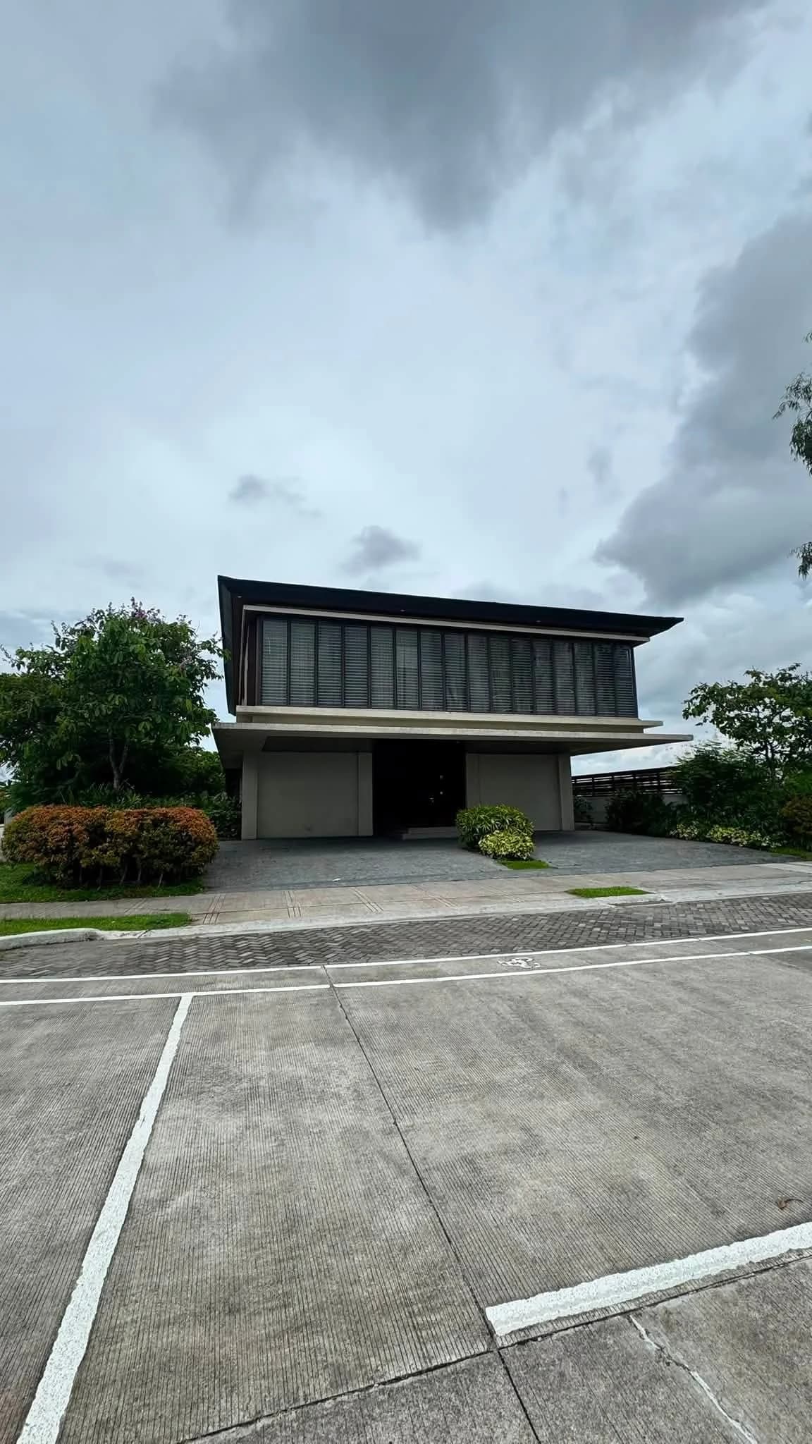 Brand New Modern 4BR Luxury Home For Sale in Santa Rosa, Laguna — Photo 2