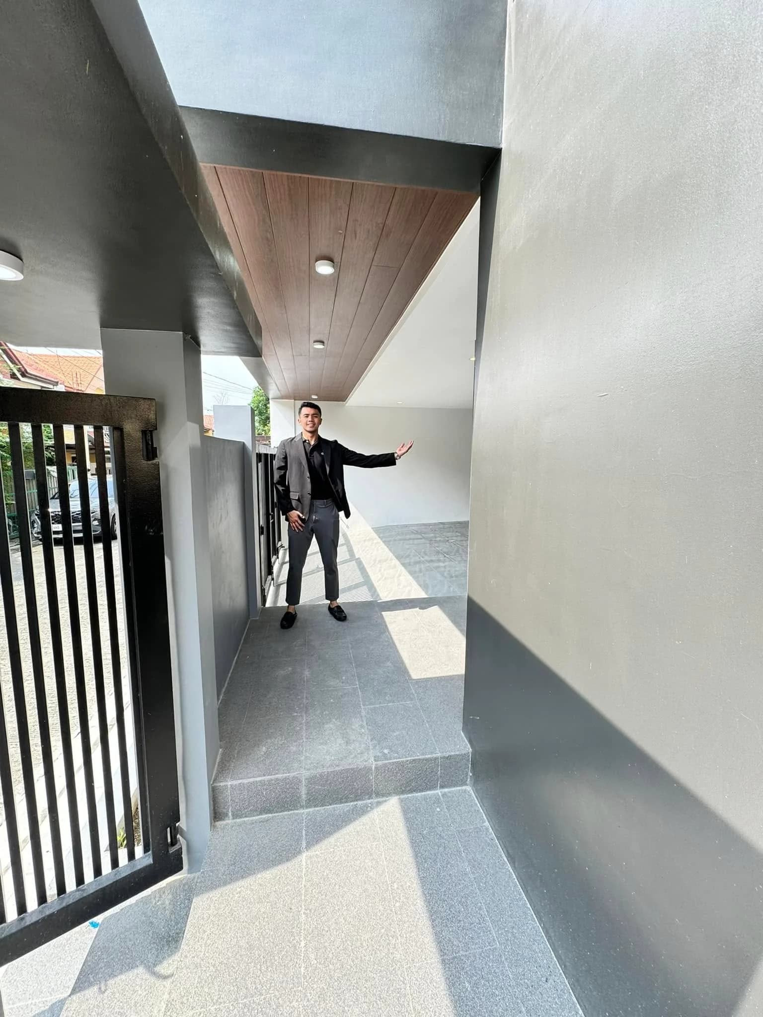 Brand New Modern House with Swimming Pool For Sale in Marcelo Green Village, Parañaque City