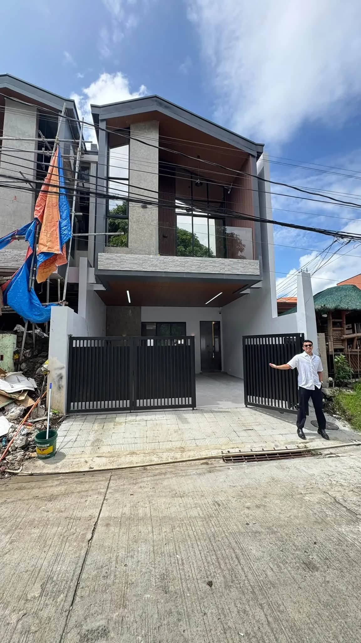 Brand New Modern 4BR House and Lot For Sale in BF Resort Village, Las Piñas City — Photo 2